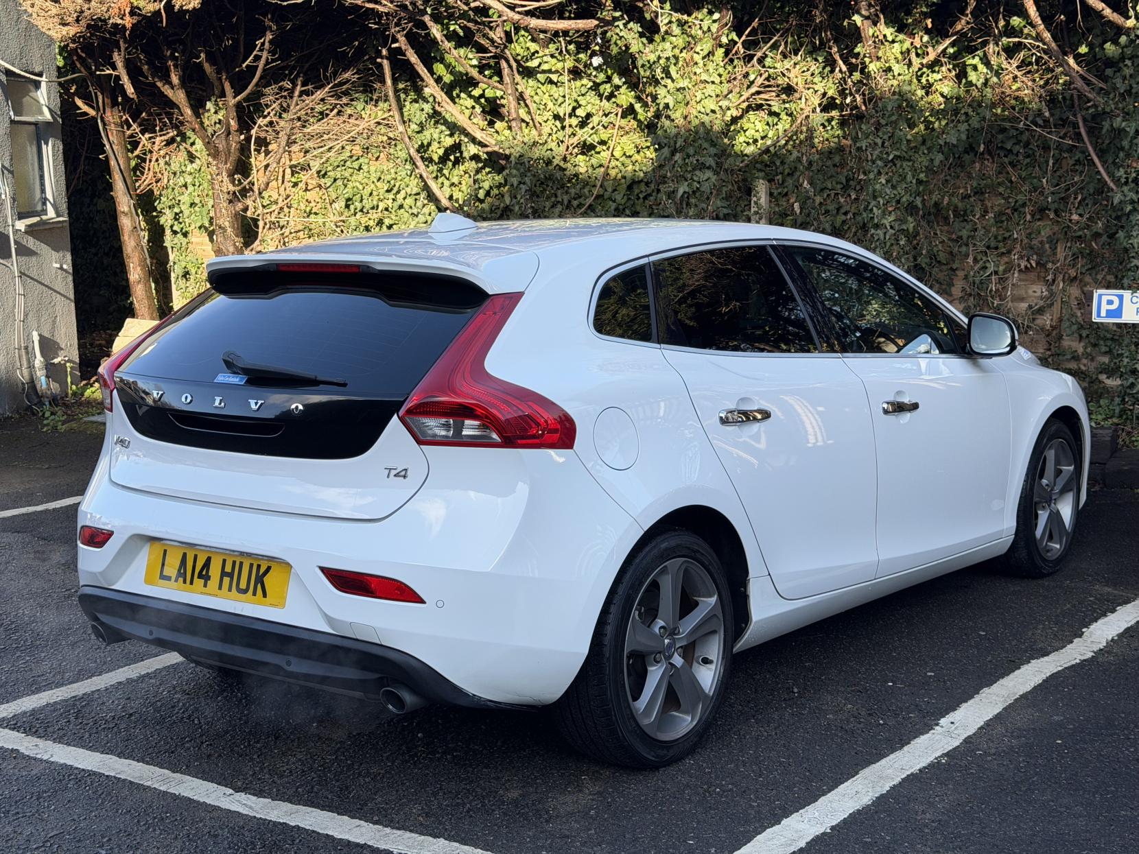 Volvo V40 1.6 T4 SE Hatchback 5dr Petrol Powershift Euro 5 (s/s) (180 ps)