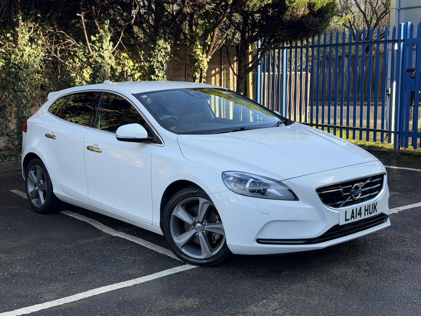 Volvo V40 1.6 T4 SE Hatchback 5dr Petrol Powershift Euro 5 (s/s) (180 ps)
