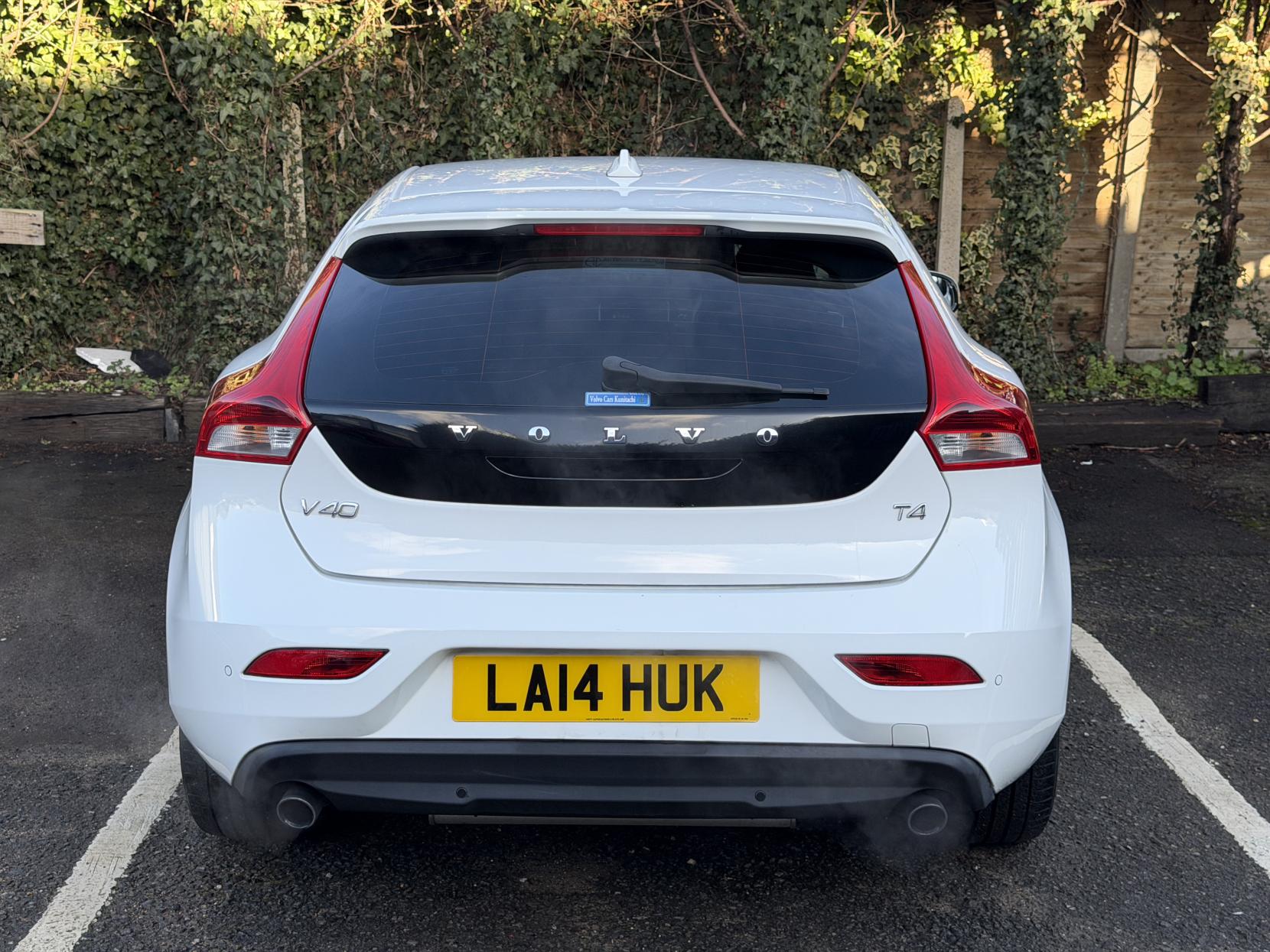 Volvo V40 1.6 T4 SE Hatchback 5dr Petrol Powershift Euro 5 (s/s) (180 ps)