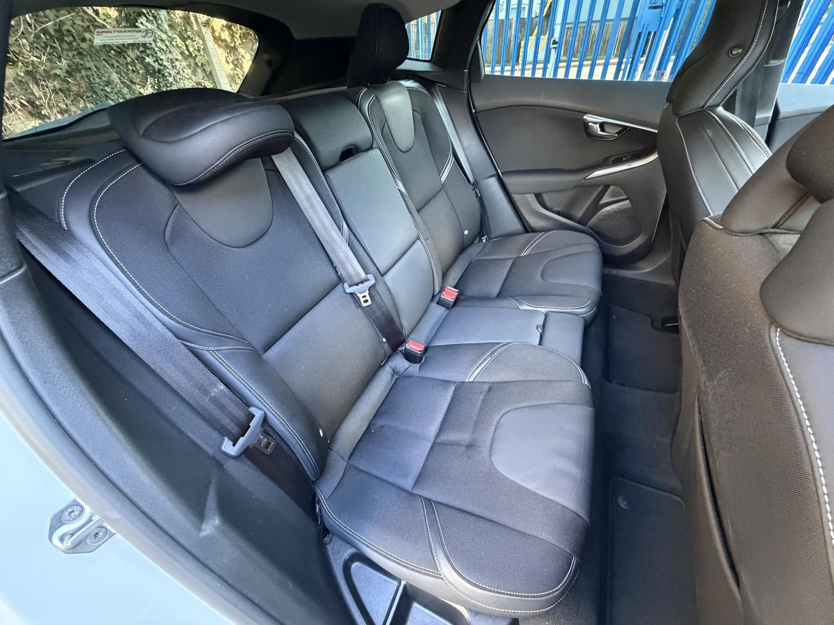 Volvo V40 1.6 T4 SE Hatchback 5dr Petrol Powershift Euro 5 (s/s) (180 ps)