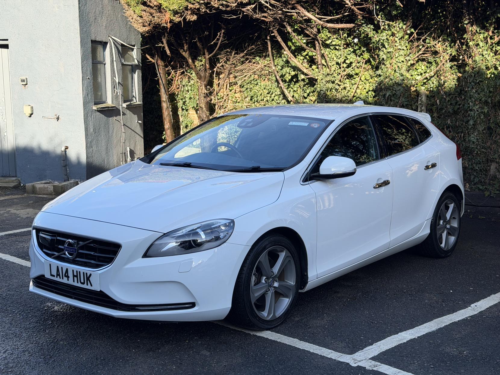 Volvo V40 1.6 T4 SE Hatchback 5dr Petrol Powershift Euro 5 (s/s) (180 ps)
