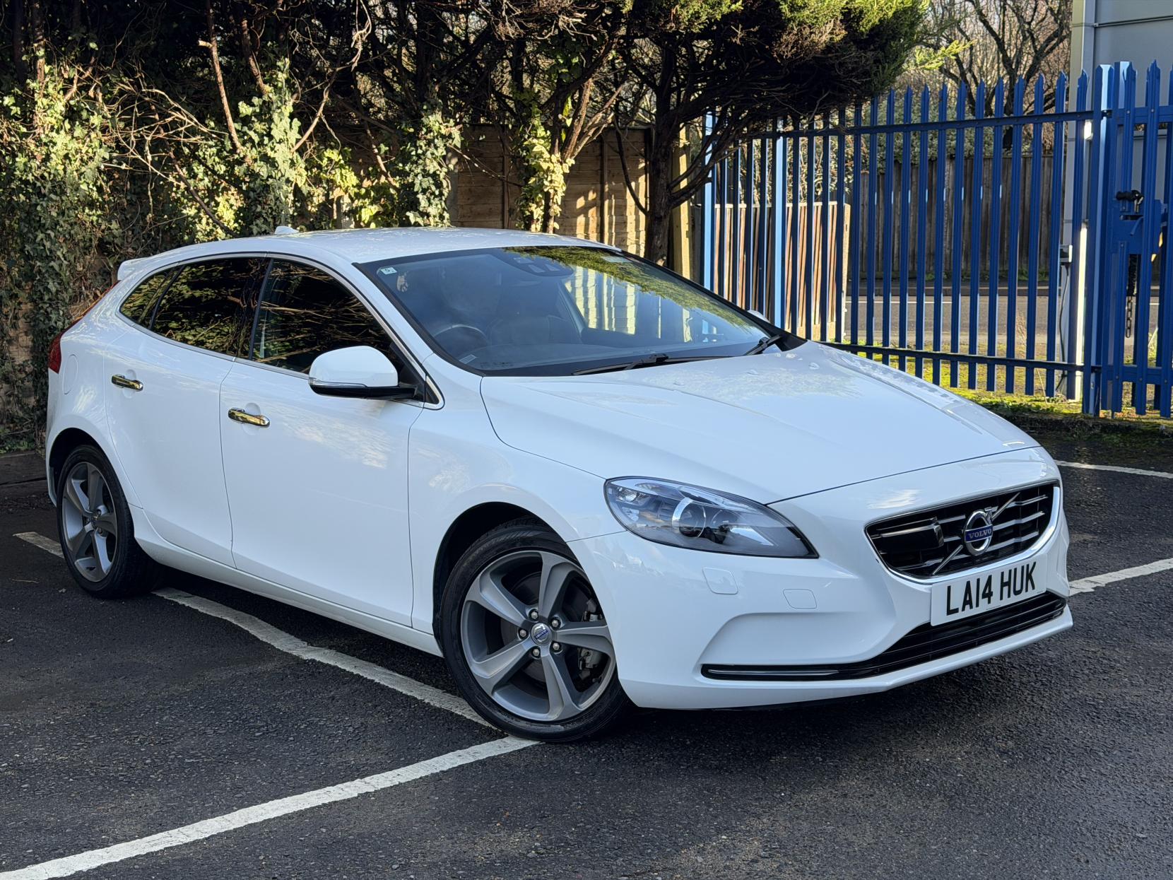 Volvo V40 1.6 T4 SE Hatchback 5dr Petrol Powershift Euro 5 (s/s) (180 ps)