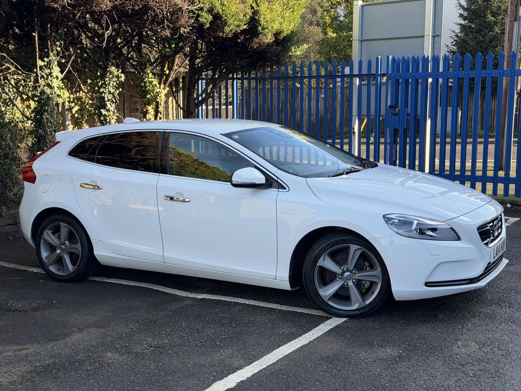 Volvo V40 1.6 T4 SE Hatchback 5dr Petrol Powershift Euro 5 (s/s) (180 ps)