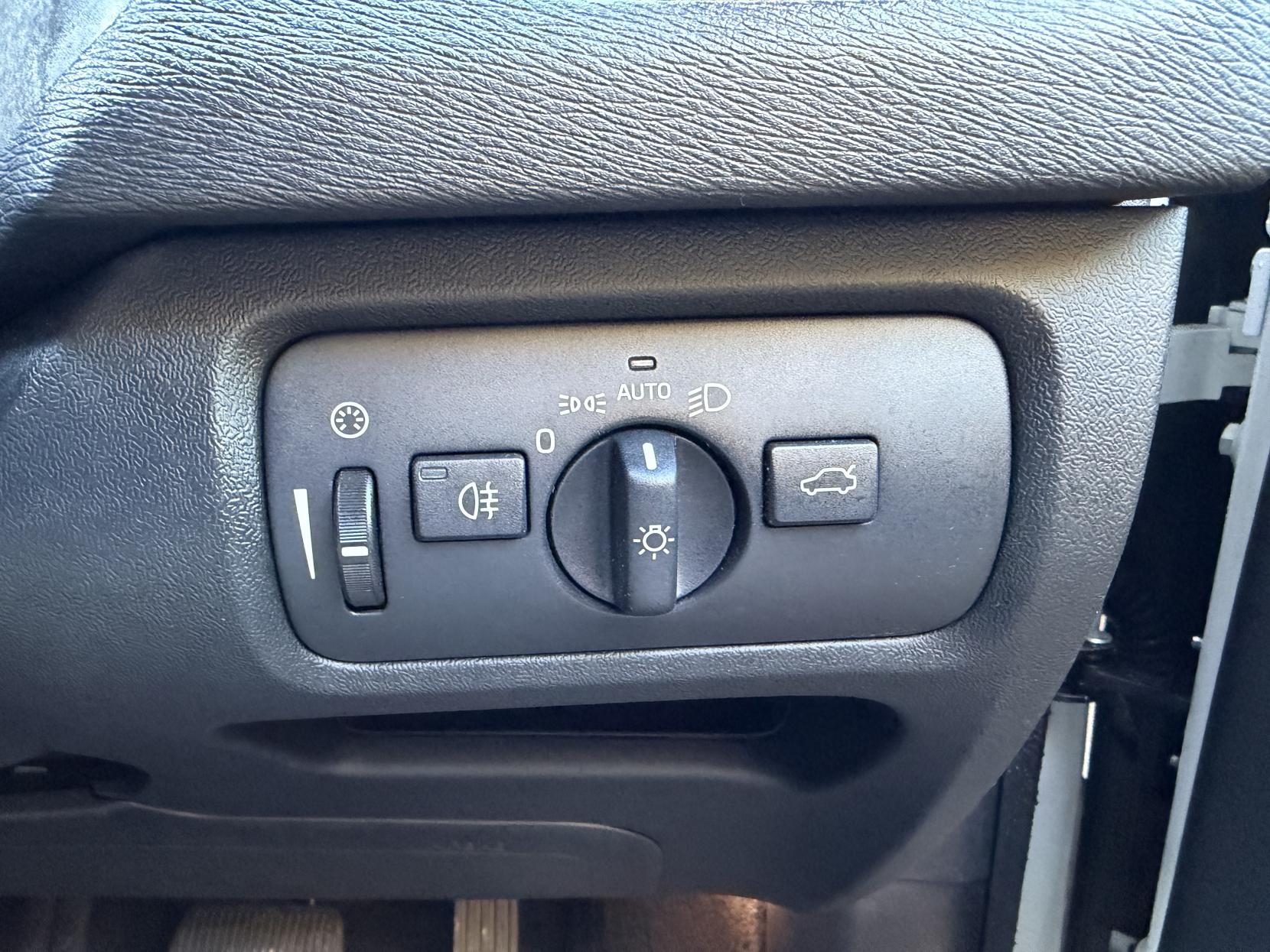 Volvo V40 1.6 T4 SE Hatchback 5dr Petrol Powershift Euro 5 (s/s) (180 ps)