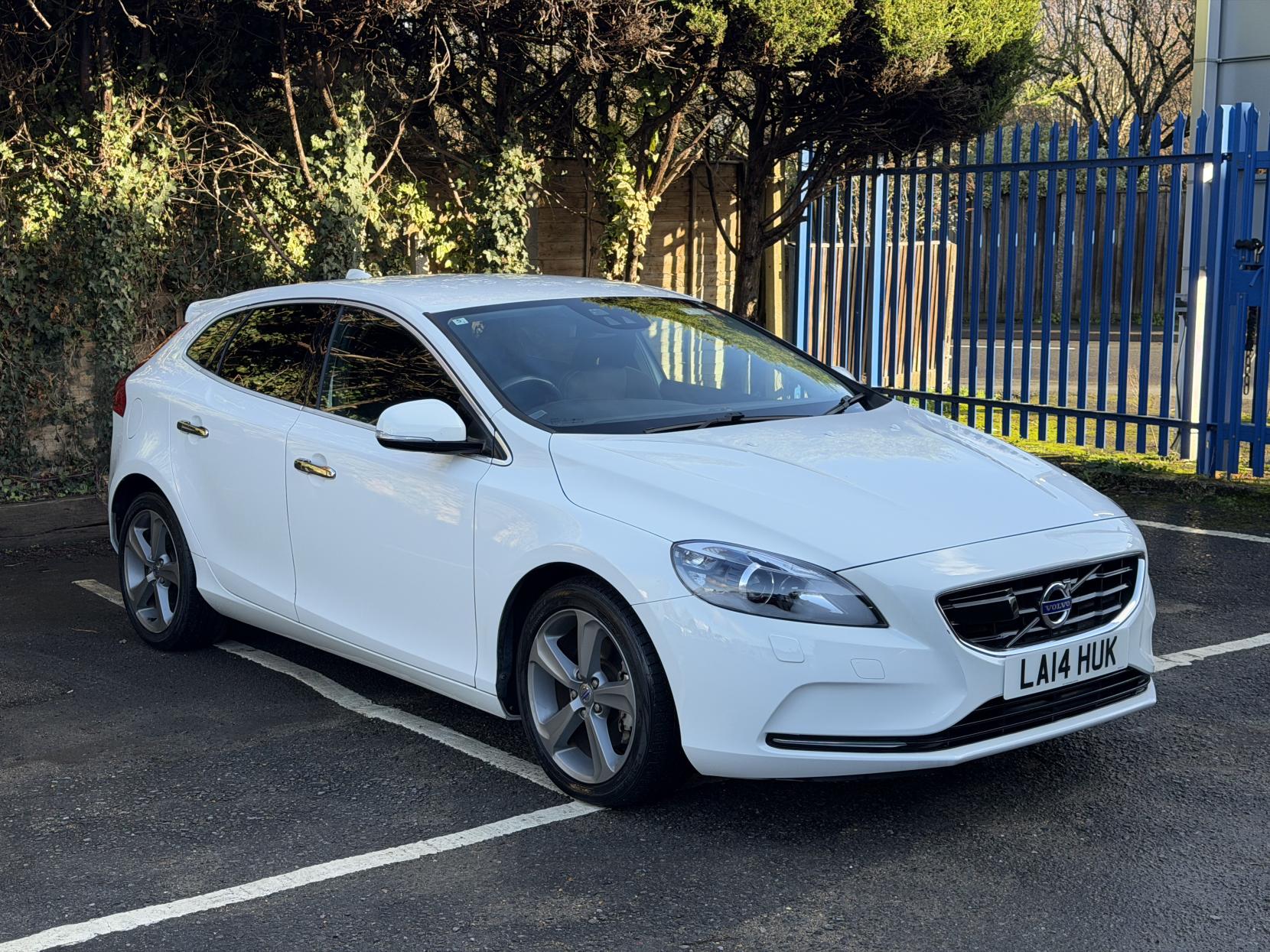 Volvo V40 1.6 T4 SE Hatchback 5dr Petrol Powershift Euro 5 (s/s) (180 ps)