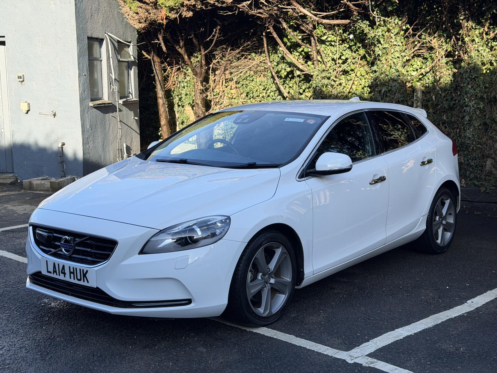 Volvo V40 1.6 T4 SE Hatchback 5dr Petrol Powershift Euro 5 (s/s) (180 ps)