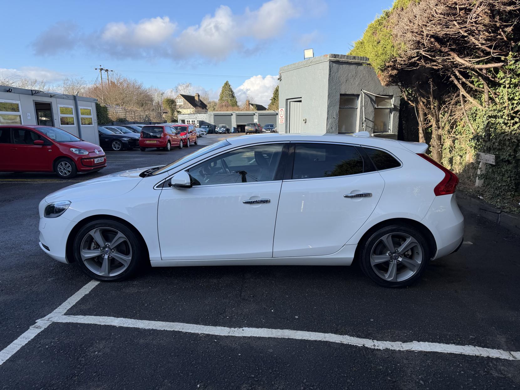 Volvo V40 1.6 T4 SE Hatchback 5dr Petrol Powershift Euro 5 (s/s) (180 ps)