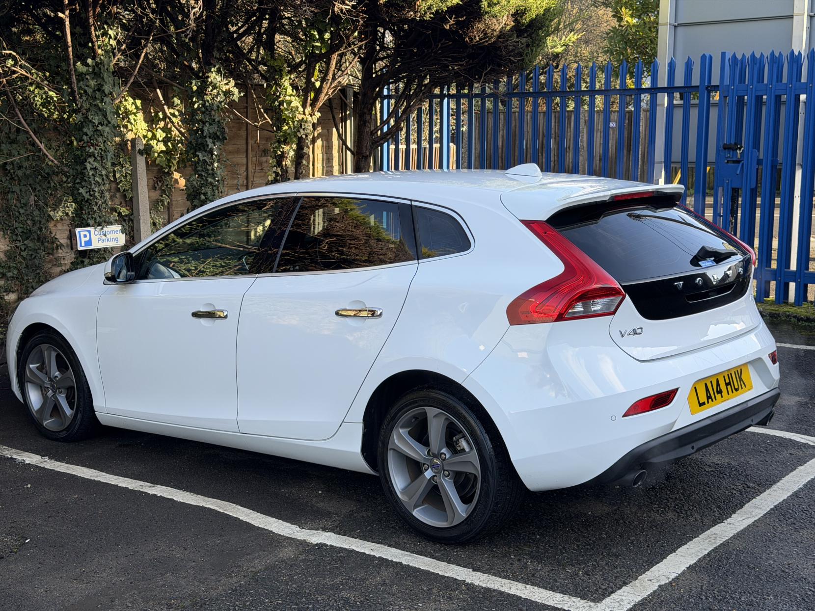 Volvo V40 1.6 T4 SE Hatchback 5dr Petrol Powershift Euro 5 (s/s) (180 ps)