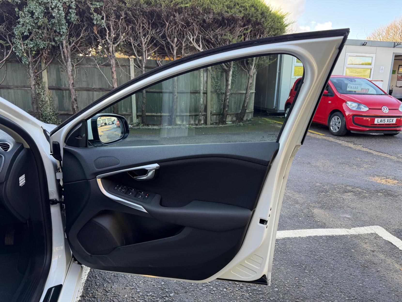 Volvo V40 1.6 T4 SE Hatchback 5dr Petrol Powershift Euro 5 (s/s) (180 ps)