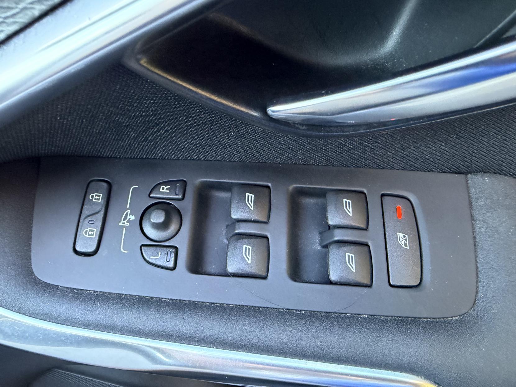 Volvo V40 1.6 T4 SE Hatchback 5dr Petrol Powershift Euro 5 (s/s) (180 ps)