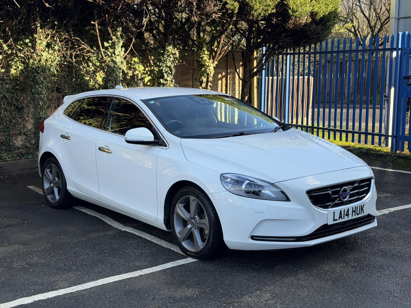 Volvo V40 1.6 T4 SE Hatchback 5dr Petrol Powershift Euro 5 (s/s) (180 ps)