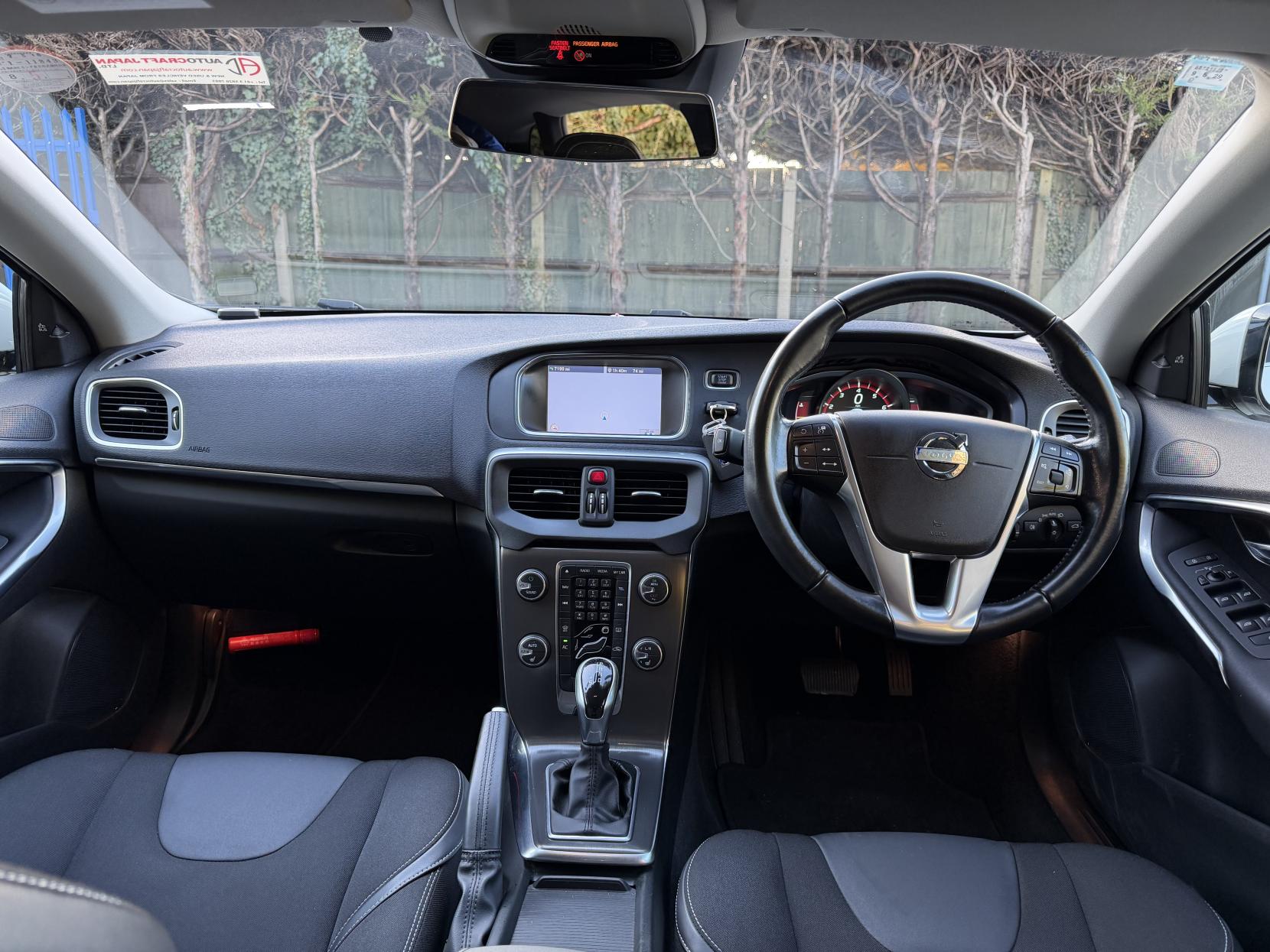 Volvo V40 1.6 T4 SE Hatchback 5dr Petrol Powershift Euro 5 (s/s) (180 ps)