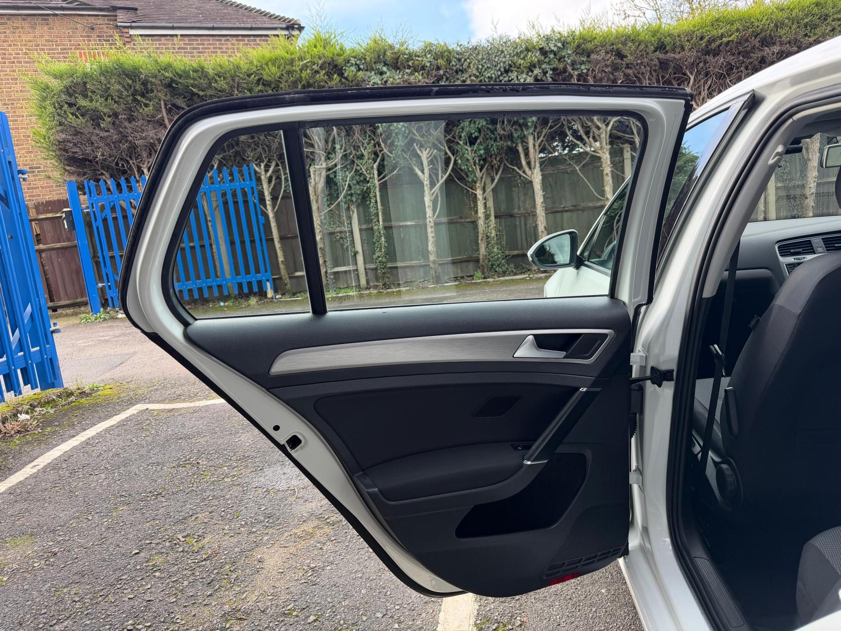 Volkswagen Golf 1.2 TSI BlueMotion Tech S Hatchback 5dr Petrol DSG Euro 5 (s/s) (105 ps)