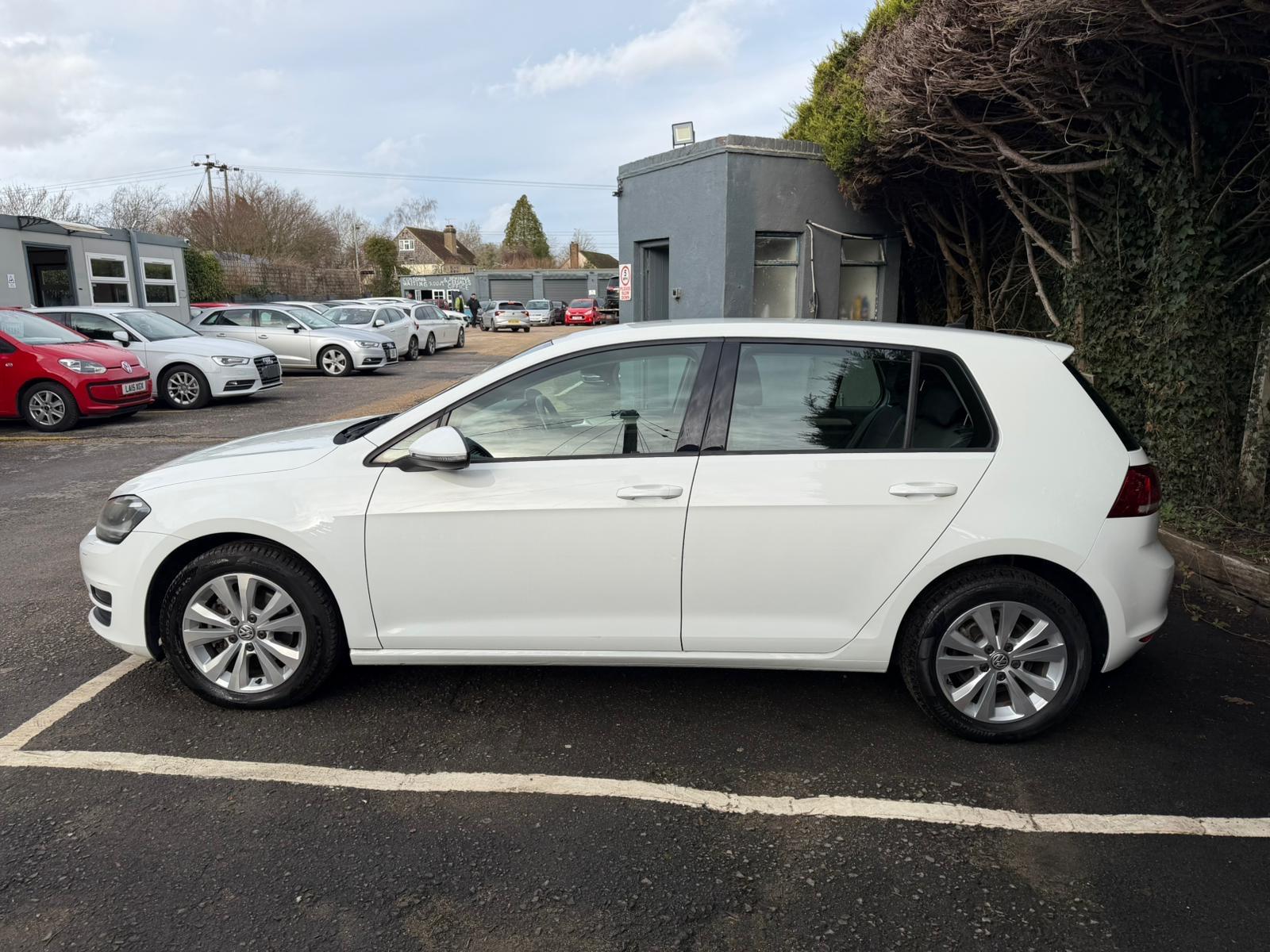 Volkswagen Golf 1.2 TSI BlueMotion Tech S Hatchback 5dr Petrol DSG Euro 5 (s/s) (105 ps)