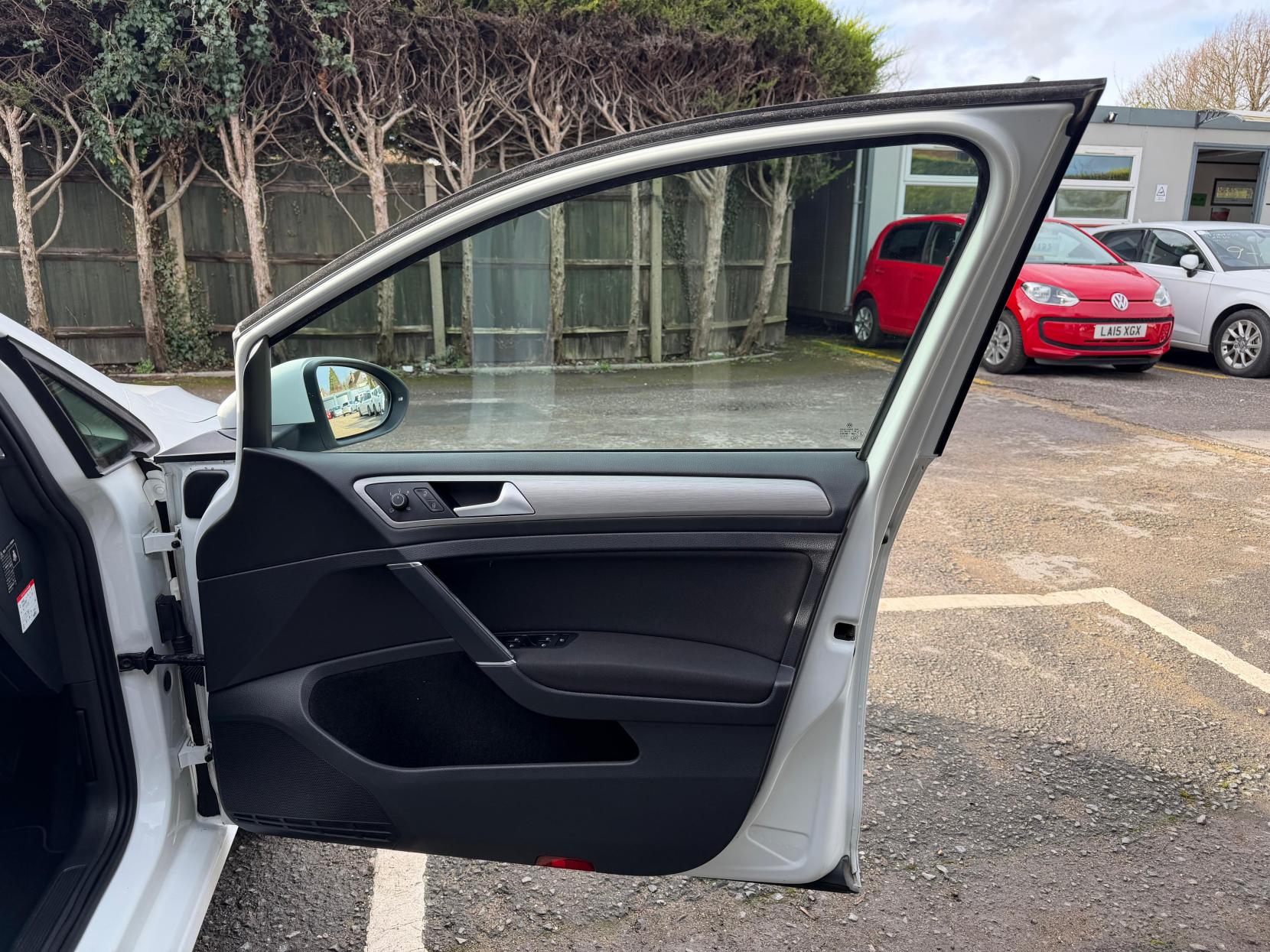 Volkswagen Golf 1.2 TSI BlueMotion Tech S Hatchback 5dr Petrol DSG Euro 5 (s/s) (105 ps)