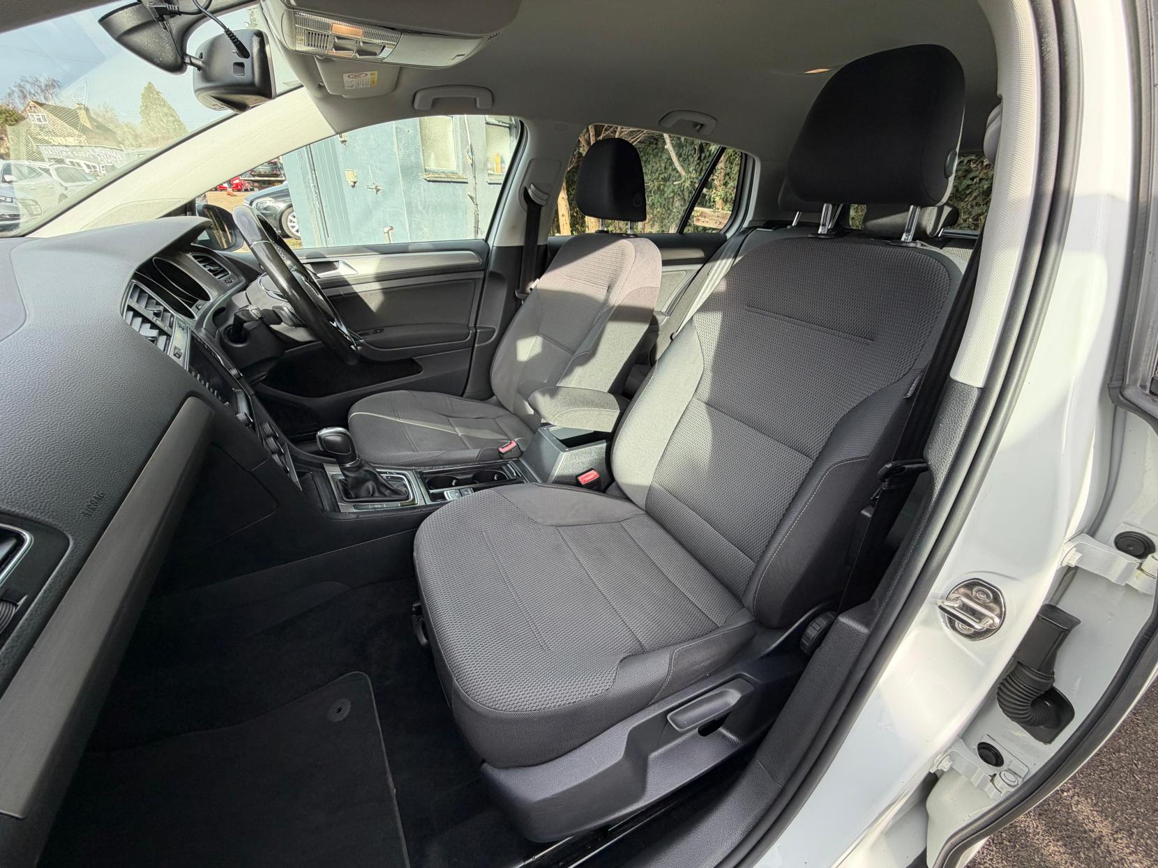 Volkswagen Golf 1.2 TSI BlueMotion Tech S Hatchback 5dr Petrol DSG Euro 5 (s/s) (105 ps)