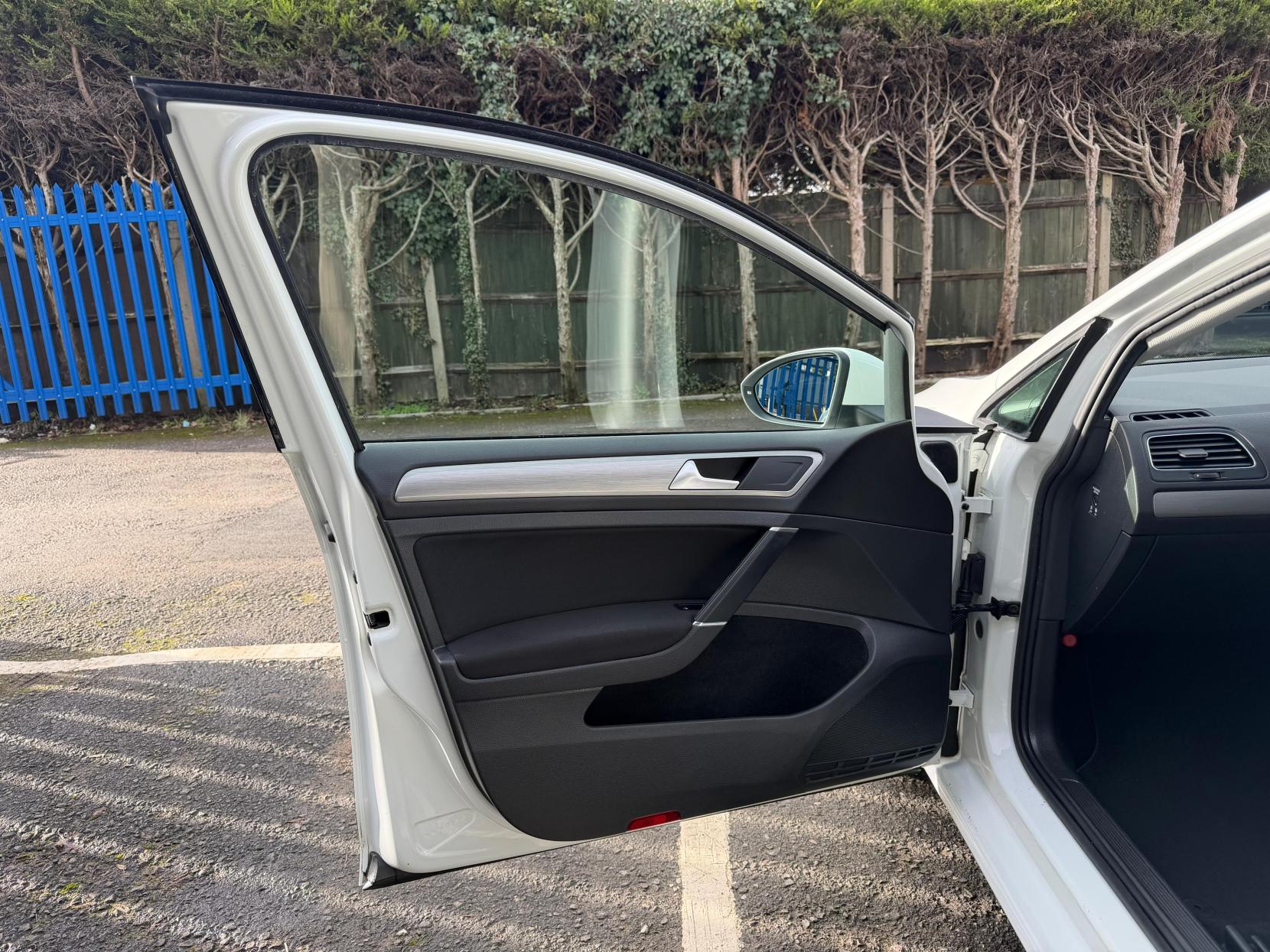 Volkswagen Golf 1.2 TSI BlueMotion Tech S Hatchback 5dr Petrol DSG Euro 5 (s/s) (105 ps)