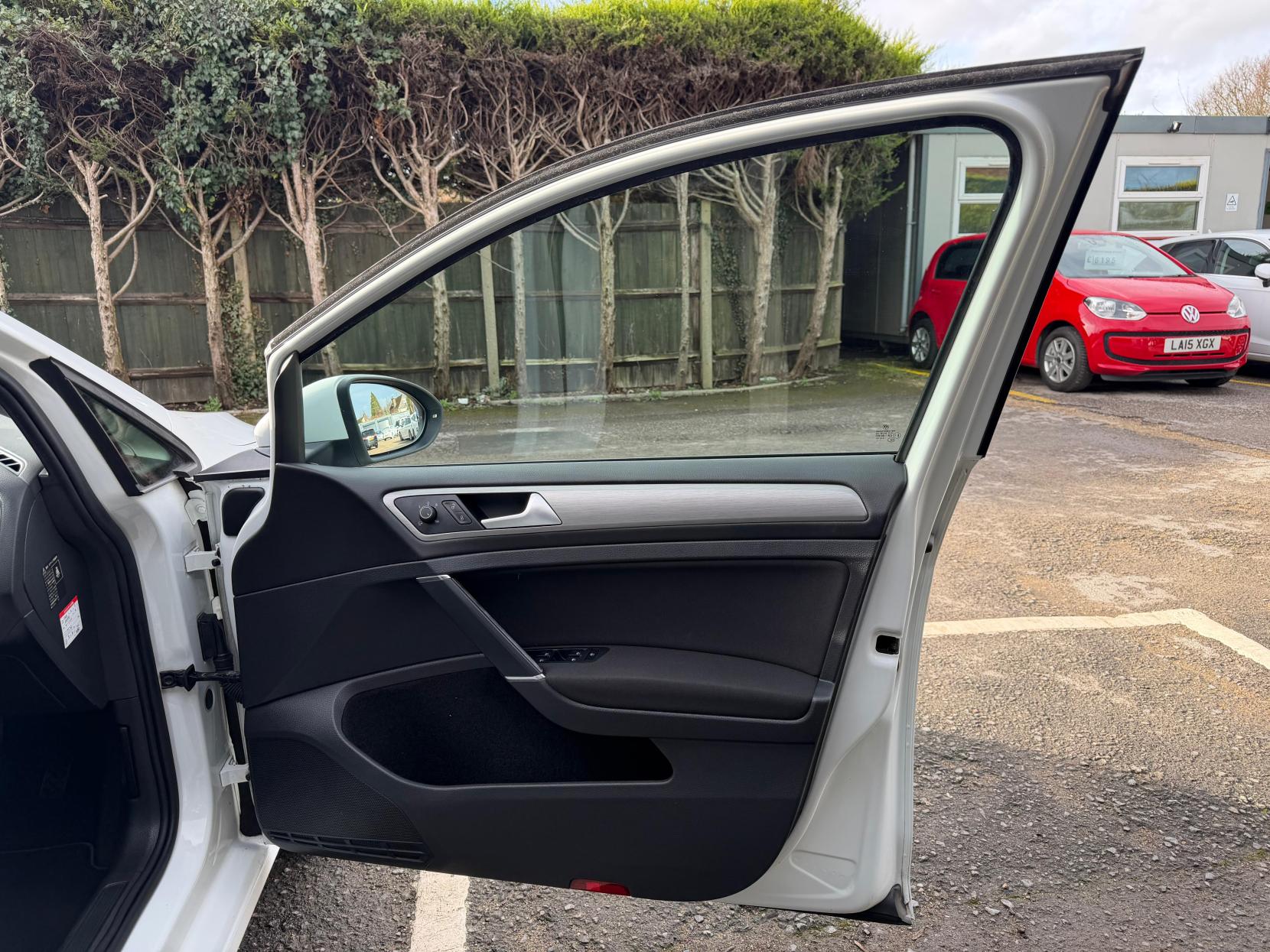 Volkswagen Golf 1.2 TSI BlueMotion Tech S Hatchback 5dr Petrol DSG Euro 5 (s/s) (105 ps)