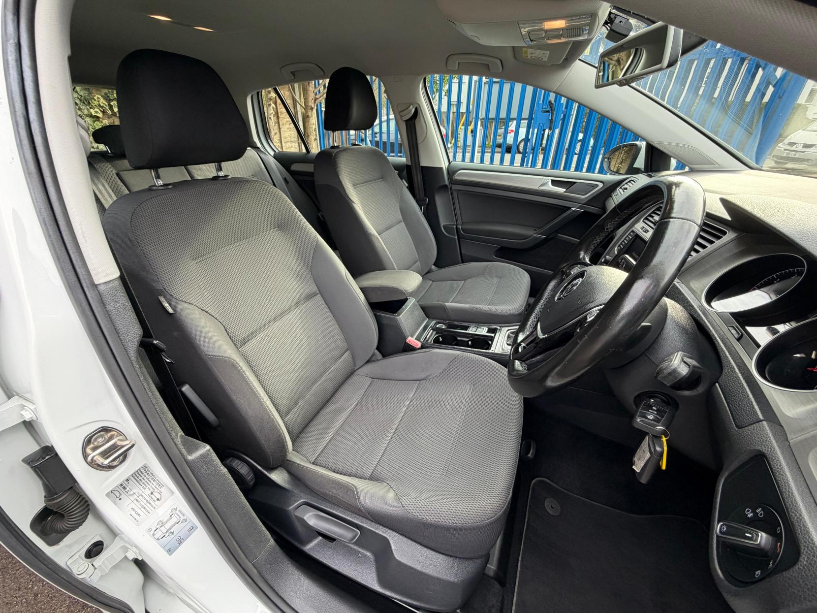 Volkswagen Golf 1.2 TSI BlueMotion Tech S Hatchback 5dr Petrol DSG Euro 5 (s/s) (105 ps)