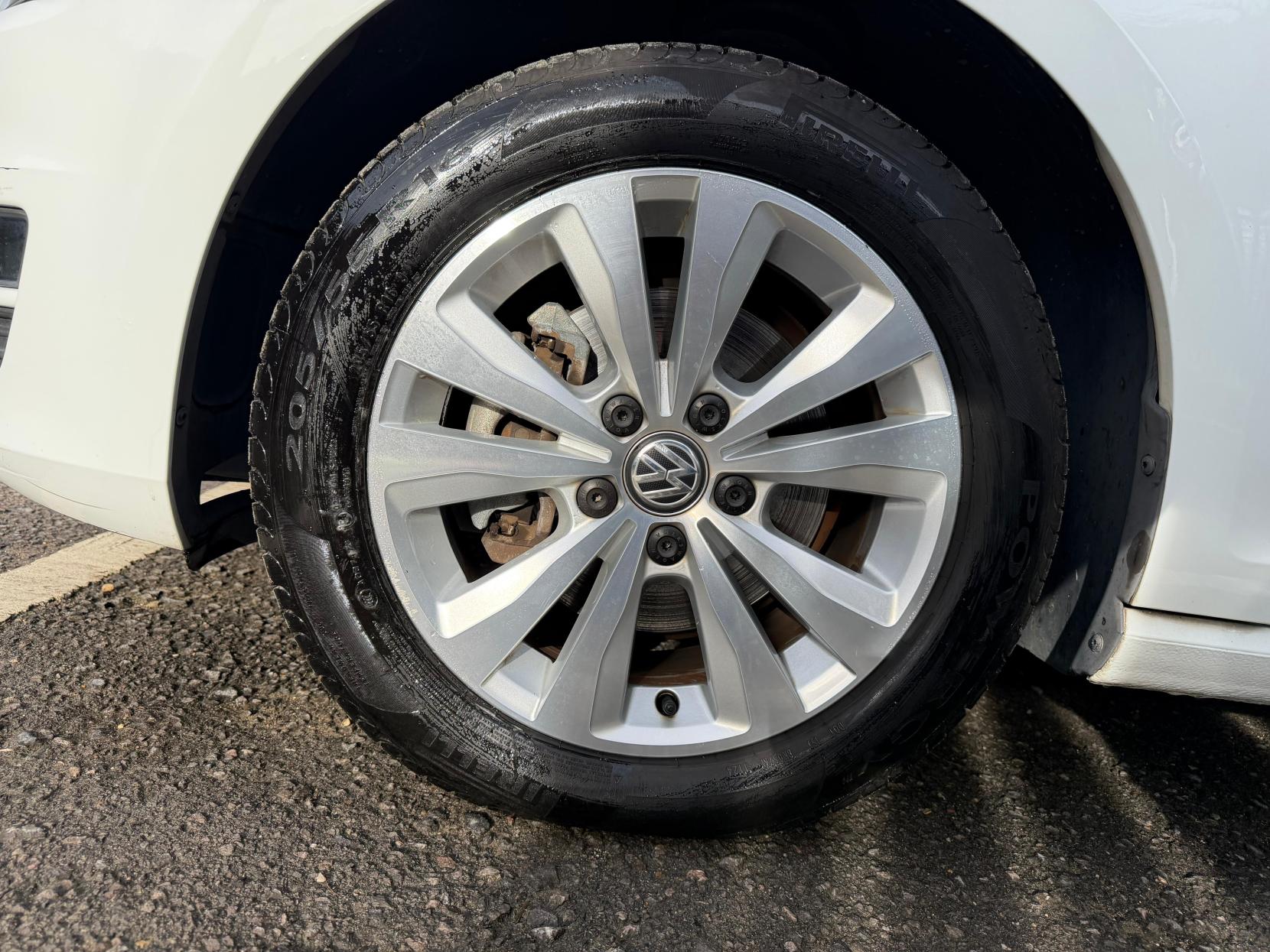 Volkswagen Golf 1.2 TSI BlueMotion Tech S Hatchback 5dr Petrol DSG Euro 5 (s/s) (105 ps)