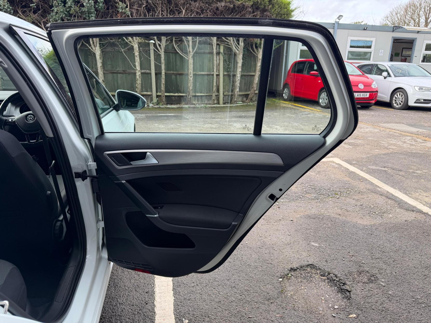 Volkswagen Golf 1.2 TSI BlueMotion Tech S Hatchback 5dr Petrol DSG Euro 5 (s/s) (105 ps)