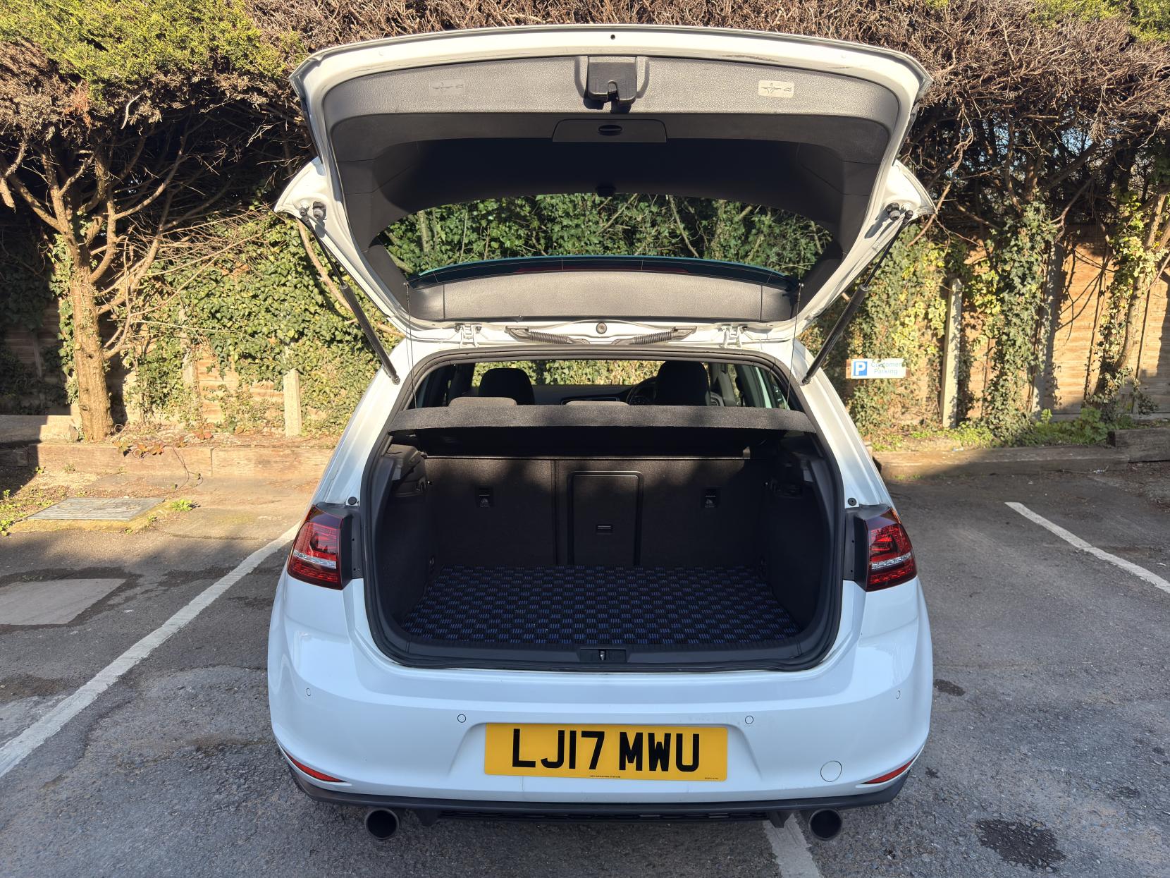 Volkswagen Golf 2.0 TSI BlueMotion Tech GTI Hatchback 5dr Petrol DSG Euro 6 (s/s) (230 ps)