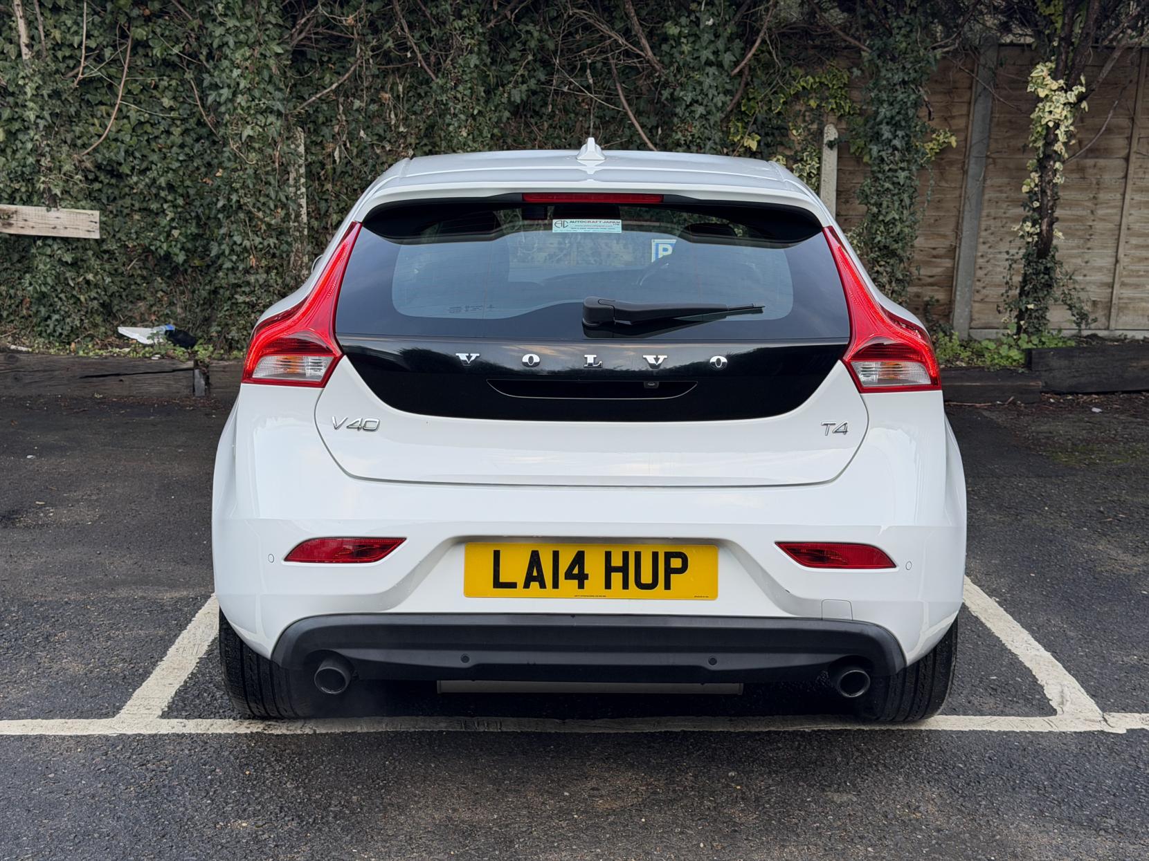 Volvo V40 1.6 T4 SE Hatchback 5dr Petrol Powershift Euro 5 (s/s) (180 ps)