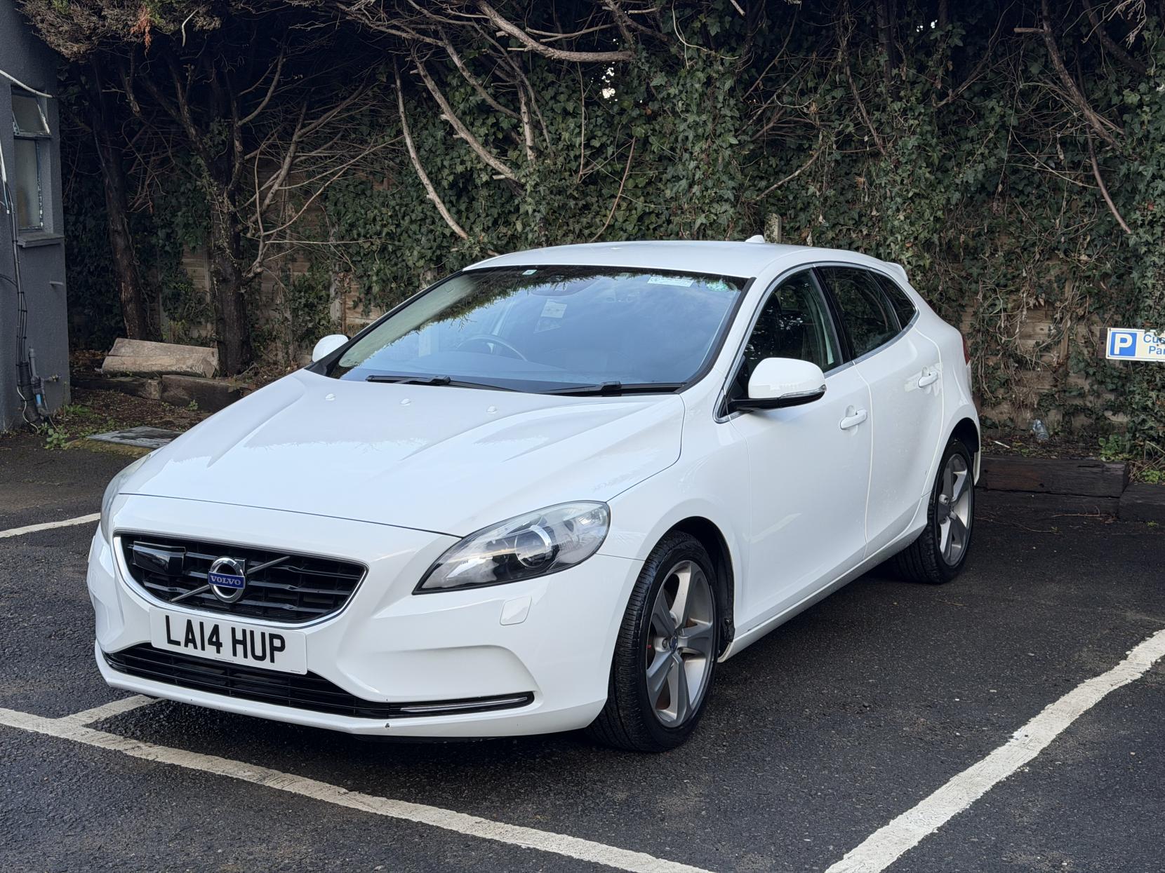 Volvo V40 1.6 T4 SE Hatchback 5dr Petrol Powershift Euro 5 (s/s) (180 ps)