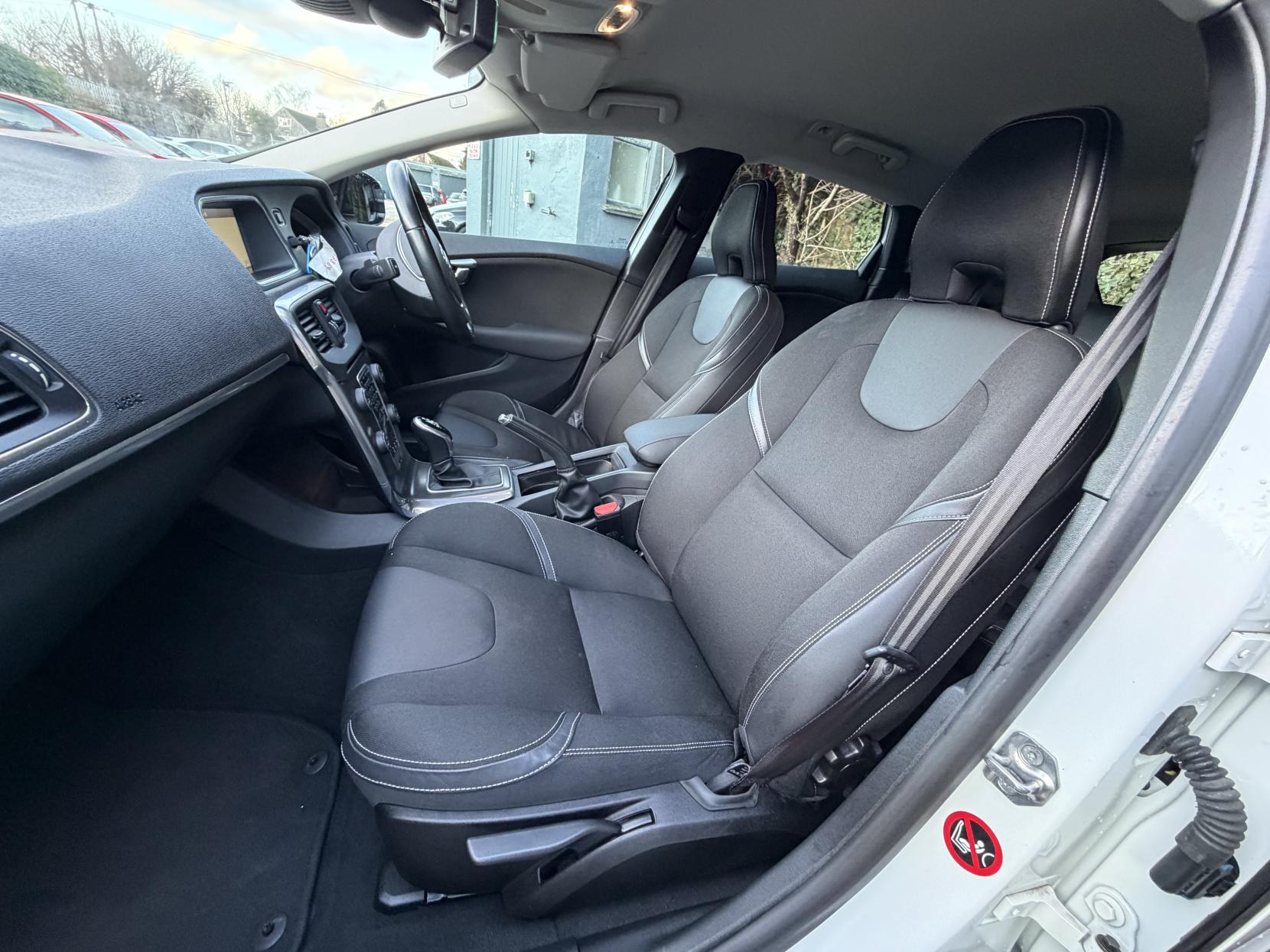 Volvo V40 1.6 T4 SE Hatchback 5dr Petrol Powershift Euro 5 (s/s) (180 ps)