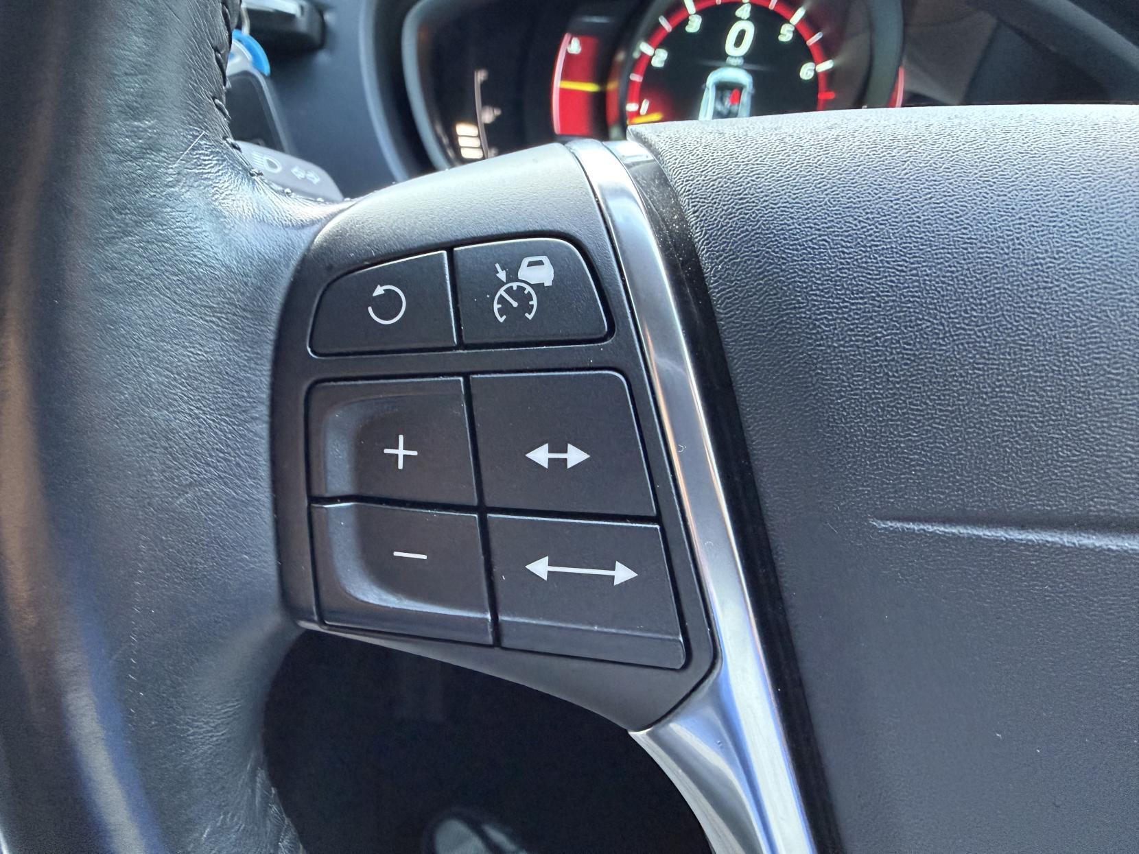 Volvo V40 1.6 T4 SE Hatchback 5dr Petrol Powershift Euro 5 (s/s) (180 ps)