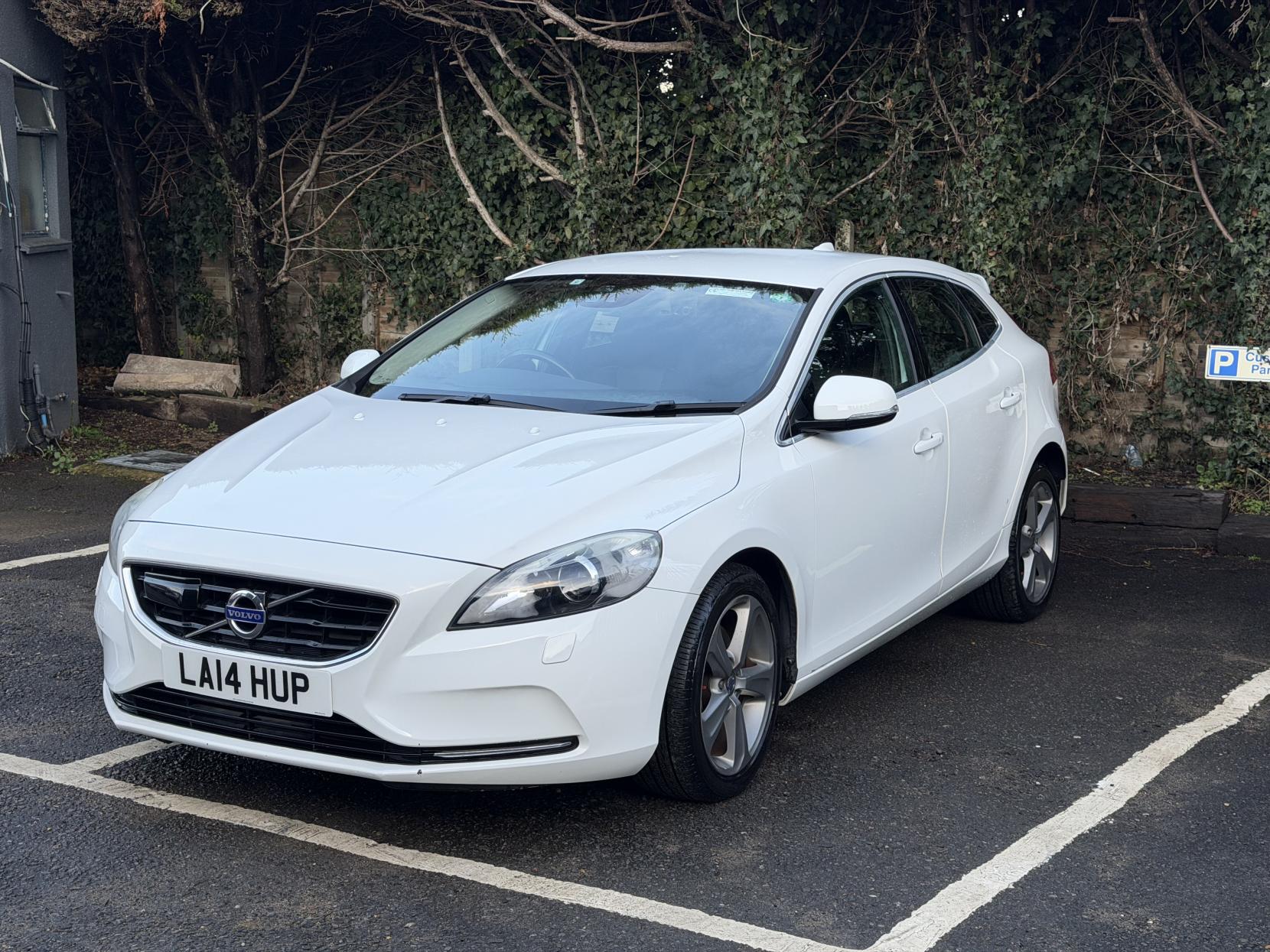 Volvo V40 1.6 T4 SE Hatchback 5dr Petrol Powershift Euro 5 (s/s) (180 ps)