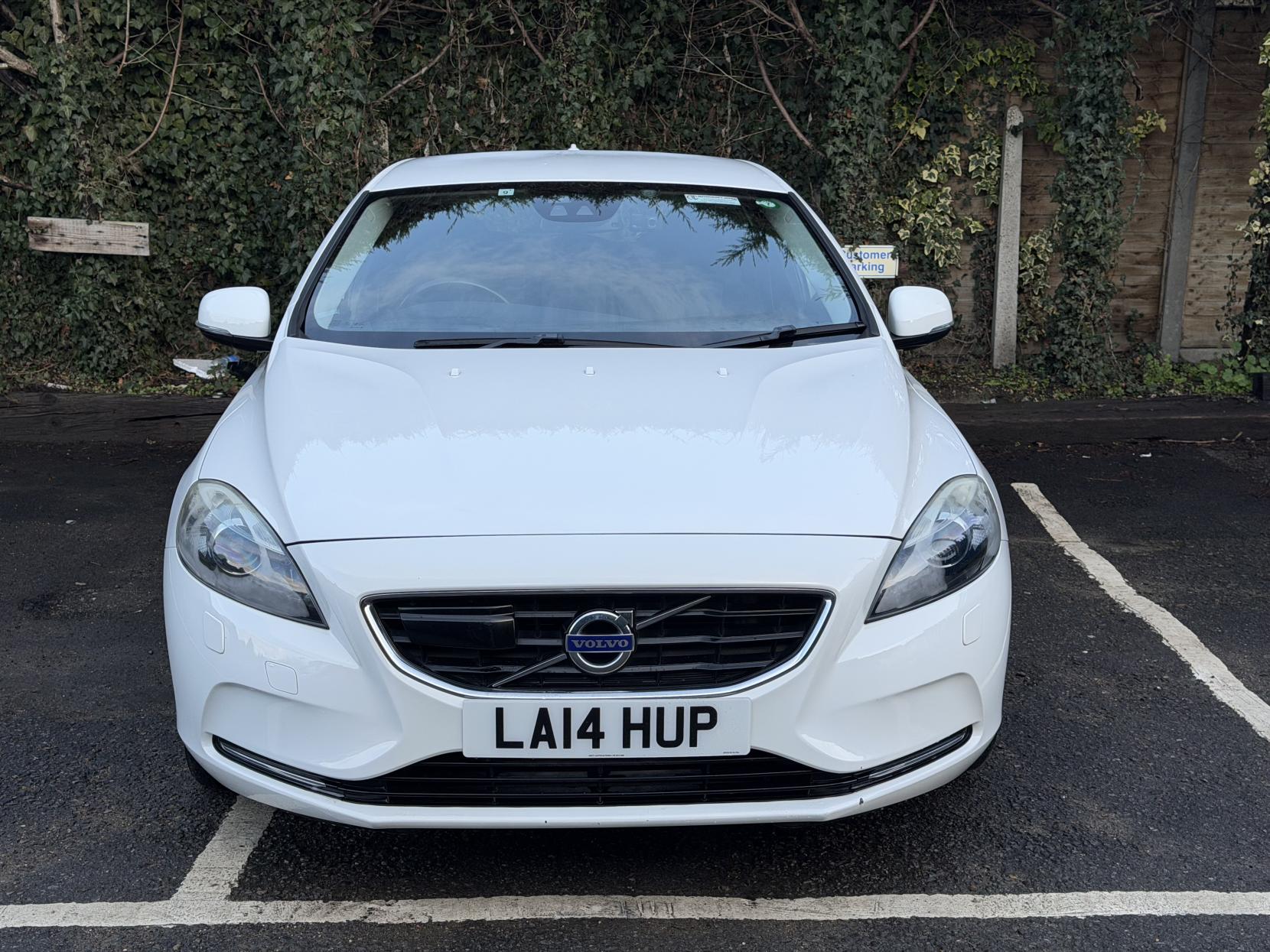 Volvo V40 1.6 T4 SE Hatchback 5dr Petrol Powershift Euro 5 (s/s) (180 ps)