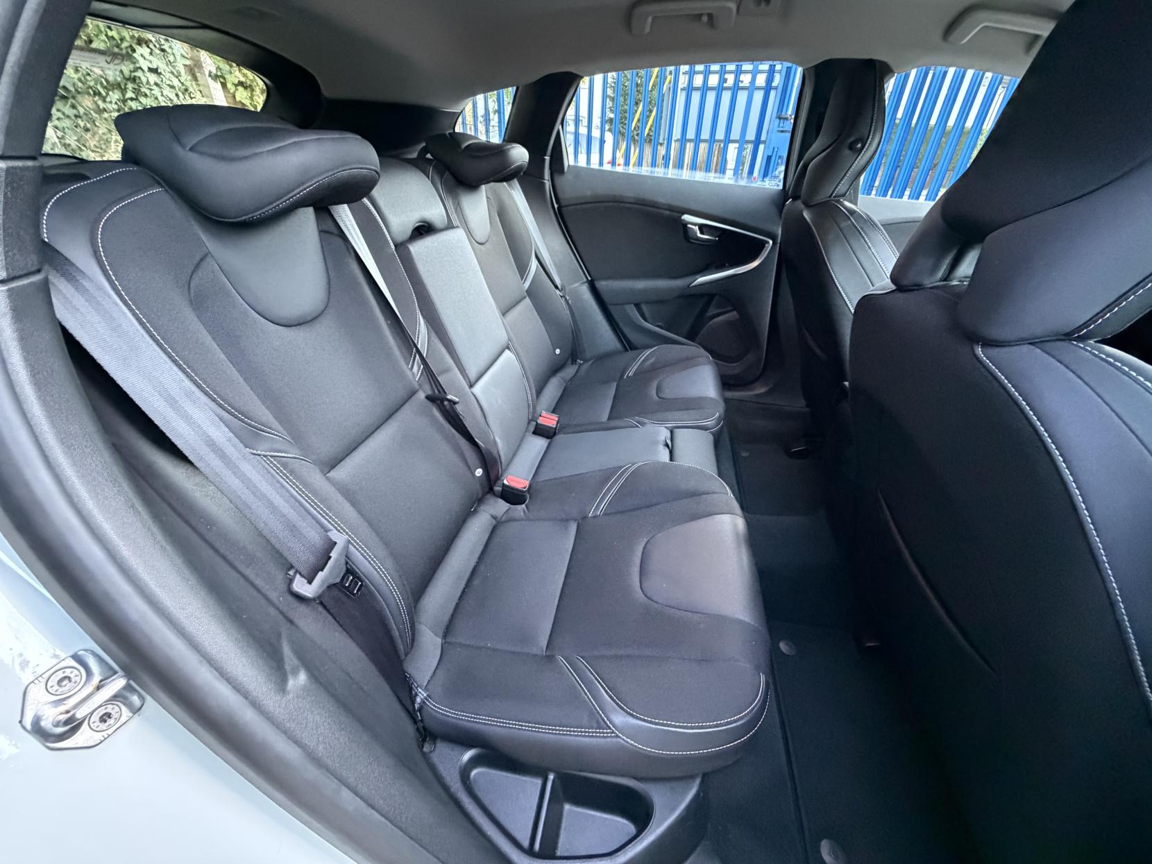 Volvo V40 1.6 T4 SE Hatchback 5dr Petrol Powershift Euro 5 (s/s) (180 ps)