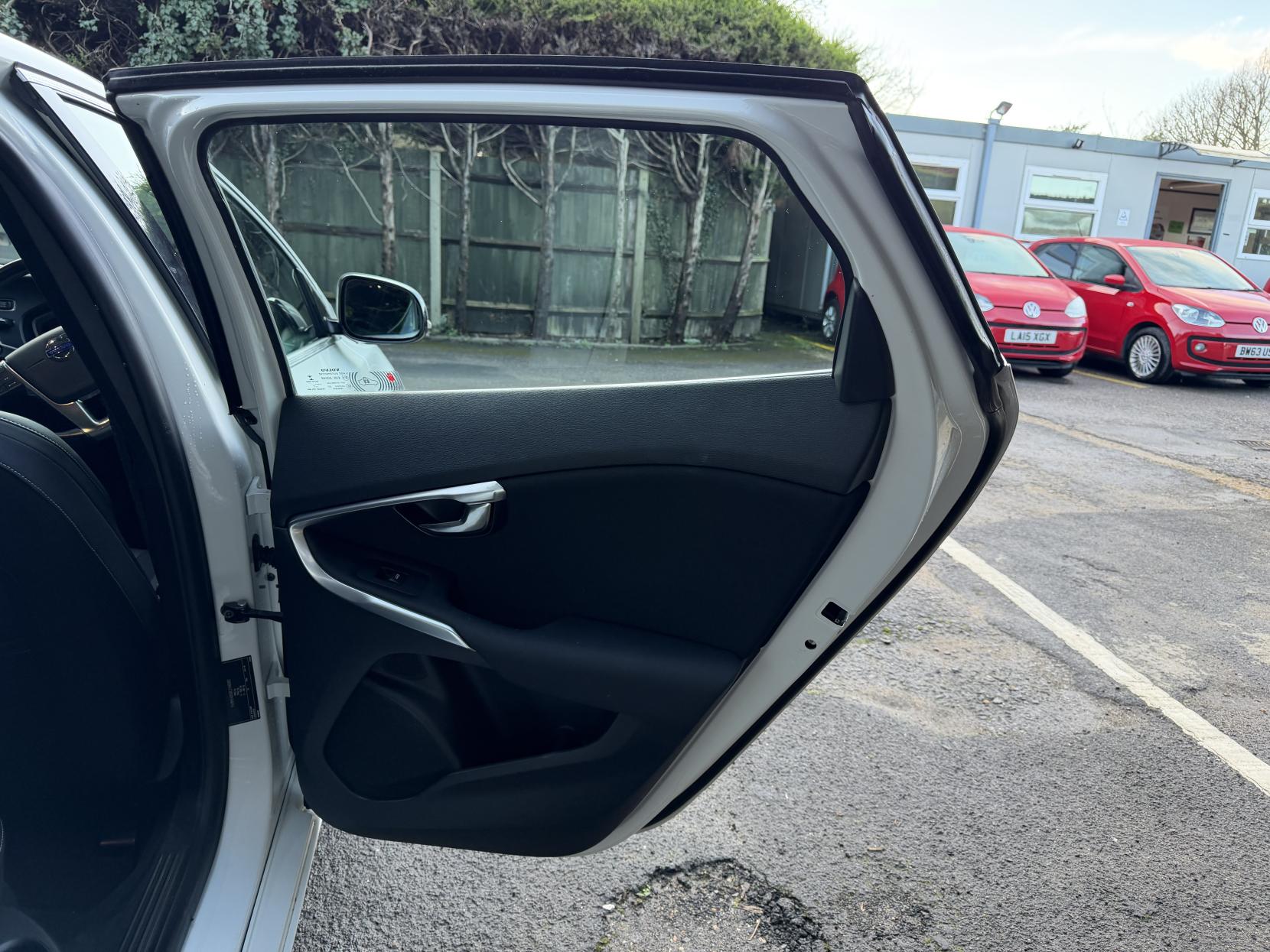 Volvo V40 1.6 T4 SE Hatchback 5dr Petrol Powershift Euro 5 (s/s) (180 ps)