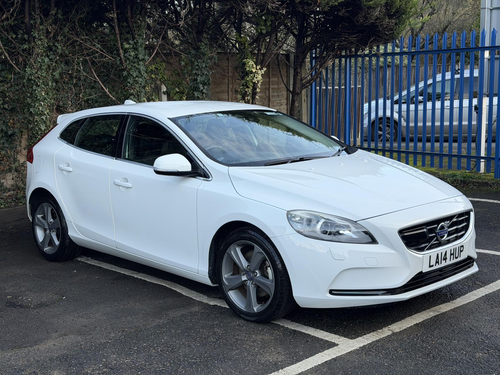 Volvo V40 1.6 T4 SE Hatchback 5dr Petrol Powershift Euro 5 (s/s) (180 ps)
