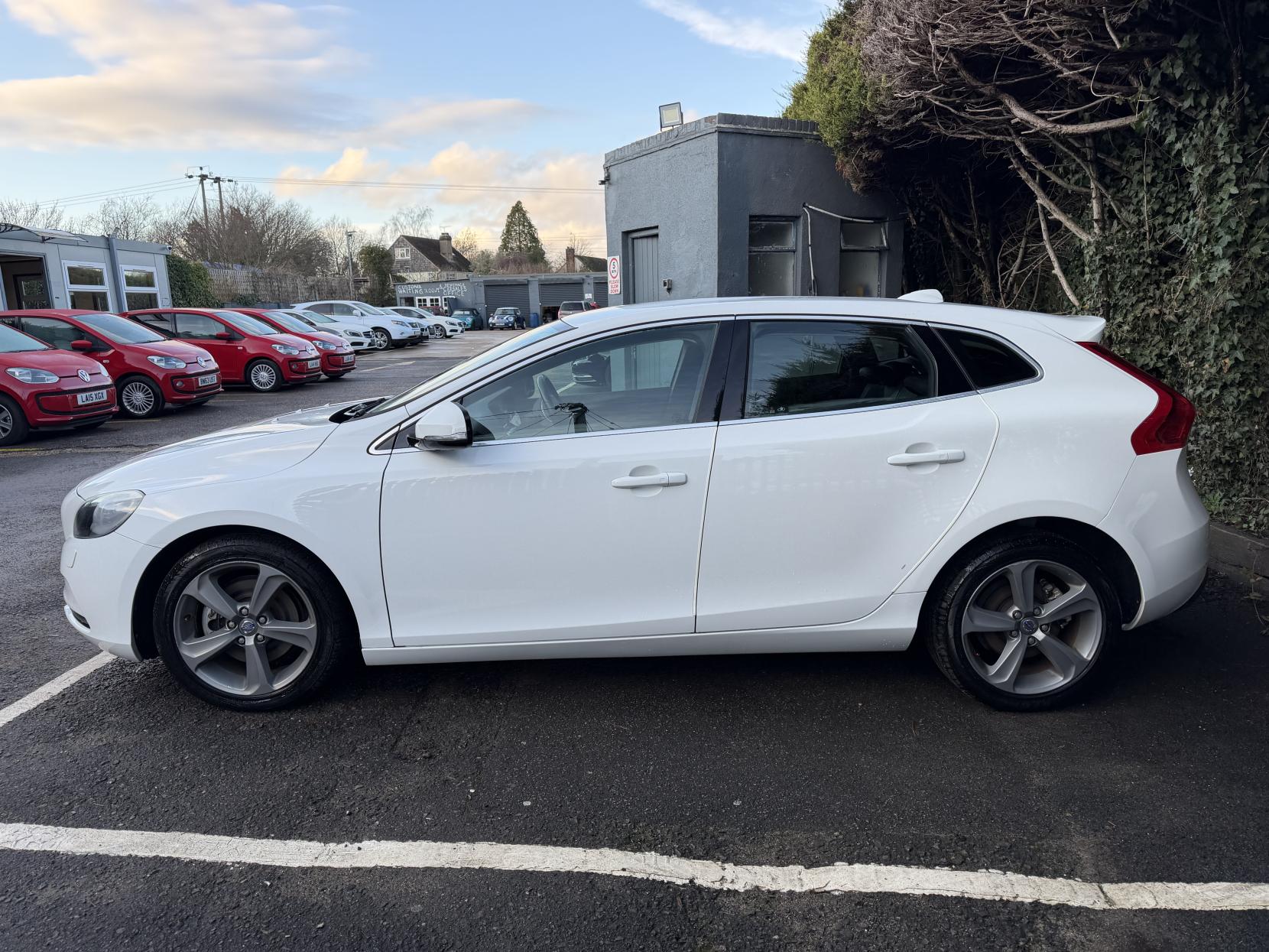 Volvo V40 1.6 T4 SE Hatchback 5dr Petrol Powershift Euro 5 (s/s) (180 ps)