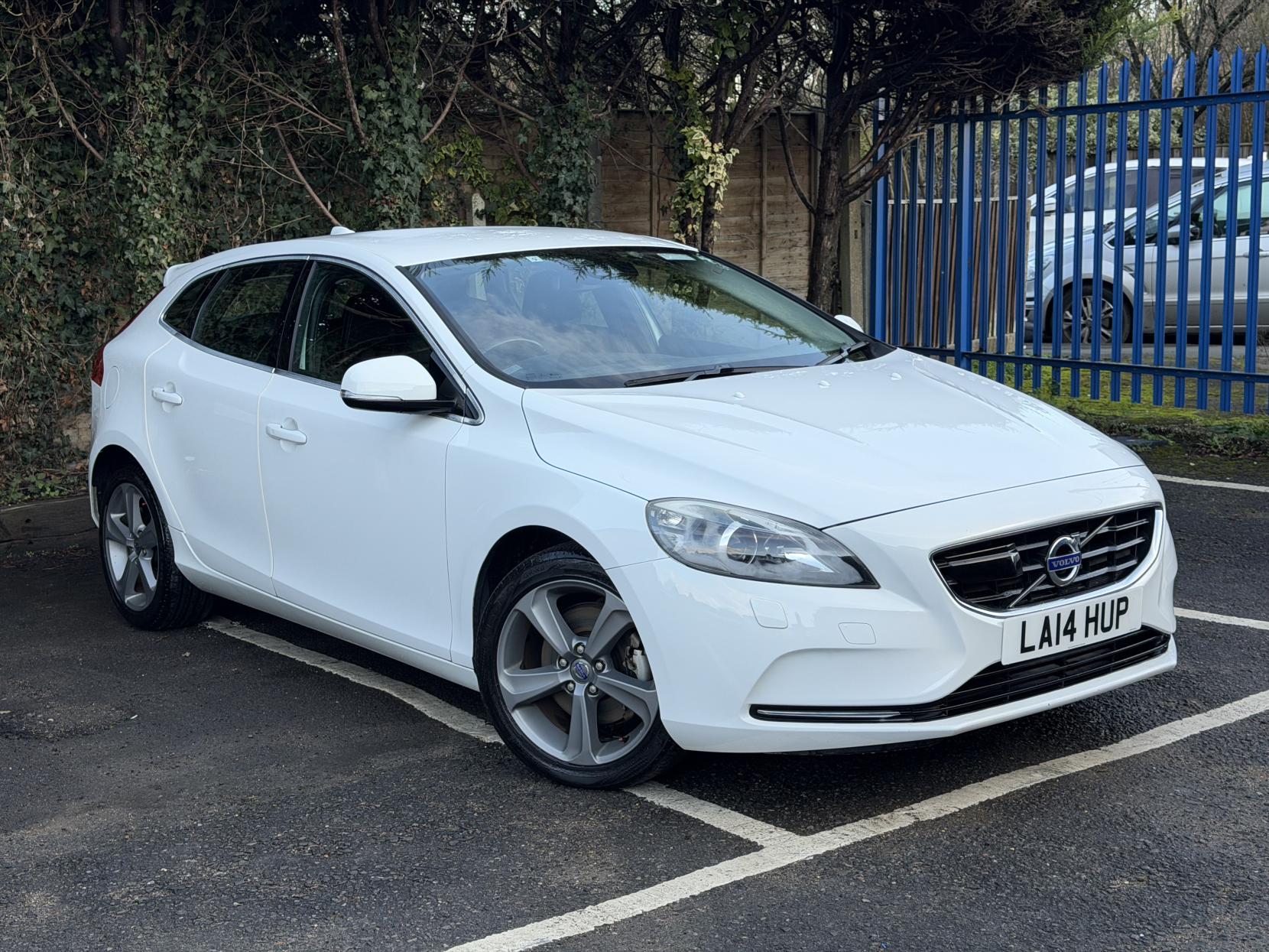 Volvo V40 1.6 T4 SE Hatchback 5dr Petrol Powershift Euro 5 (s/s) (180 ps)
