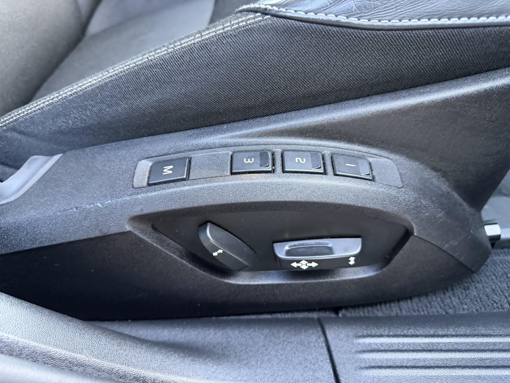 Volvo V40 1.6 T4 SE Hatchback 5dr Petrol Powershift Euro 5 (s/s) (180 ps)