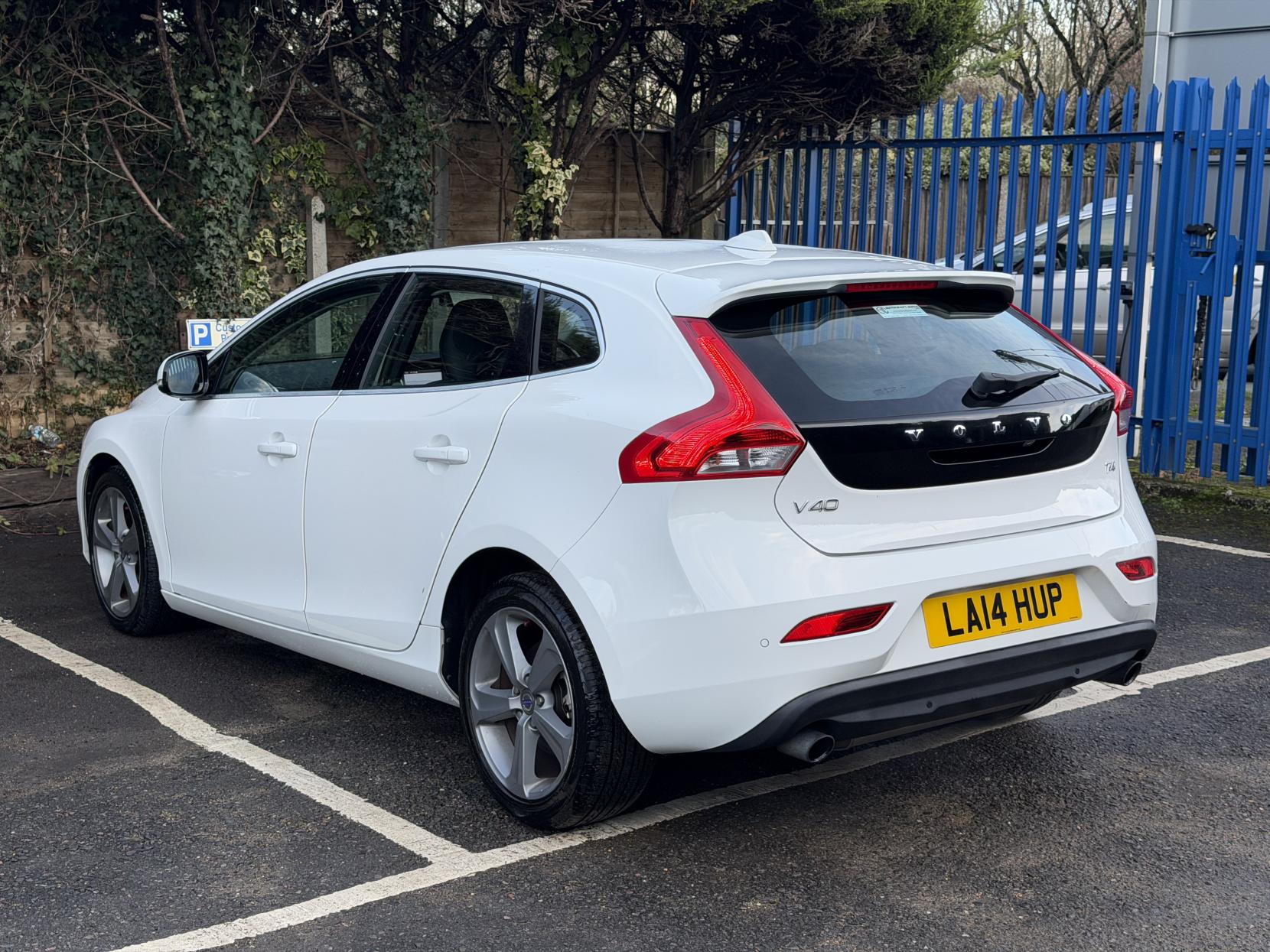 Volvo V40 1.6 T4 SE Hatchback 5dr Petrol Powershift Euro 5 (s/s) (180 ps)