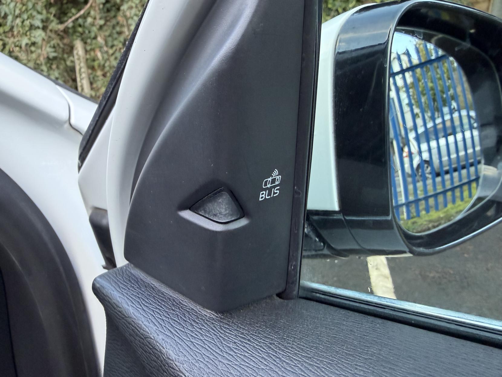 Volvo V40 1.6 T4 SE Hatchback 5dr Petrol Powershift Euro 5 (s/s) (180 ps)