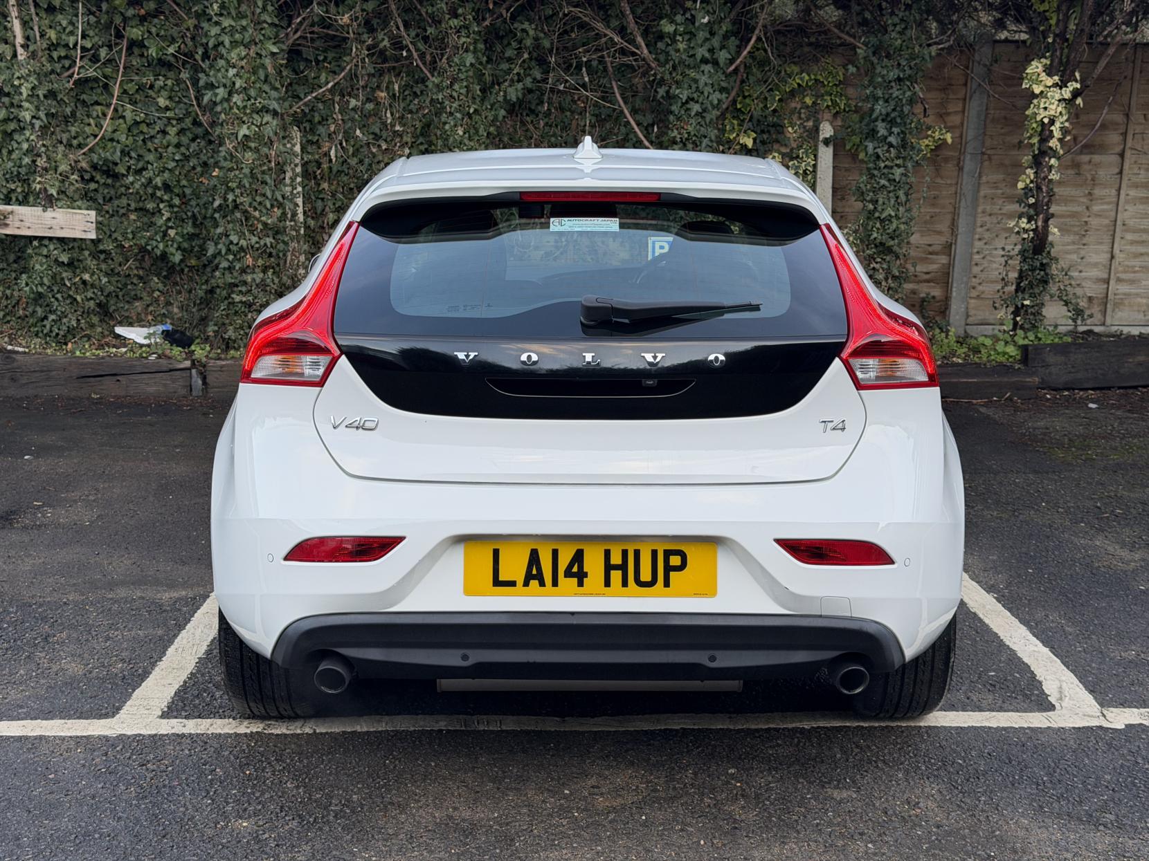 Volvo V40 1.6 T4 SE Hatchback 5dr Petrol Powershift Euro 5 (s/s) (180 ps)