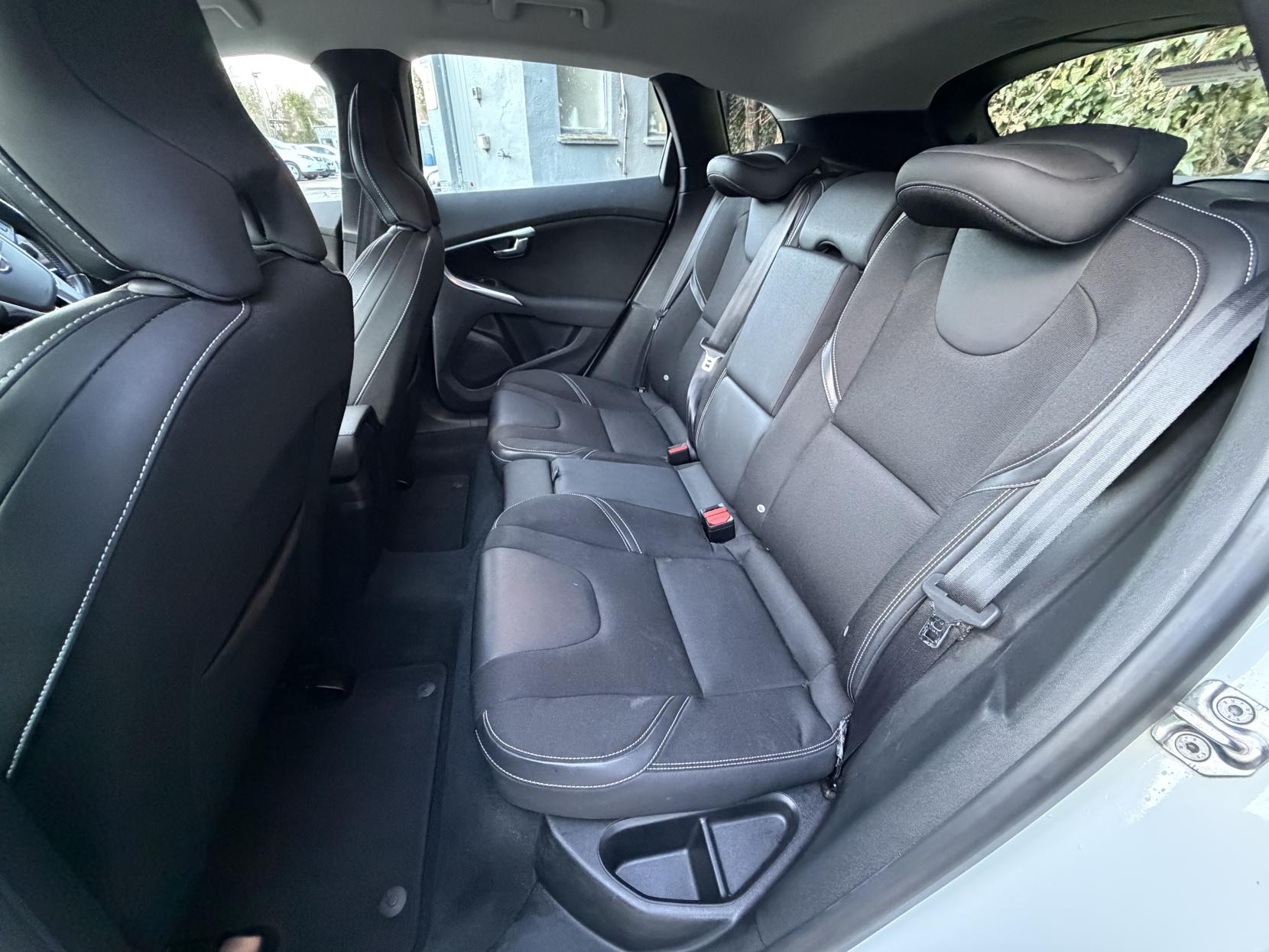 Volvo V40 1.6 T4 SE Hatchback 5dr Petrol Powershift Euro 5 (s/s) (180 ps)