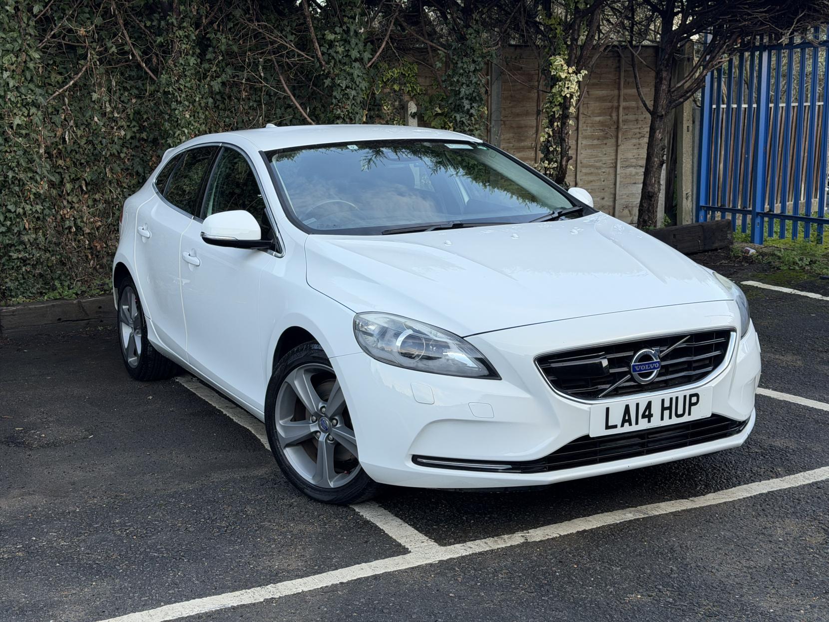 Volvo V40 1.6 T4 SE Hatchback 5dr Petrol Powershift Euro 5 (s/s) (180 ps)