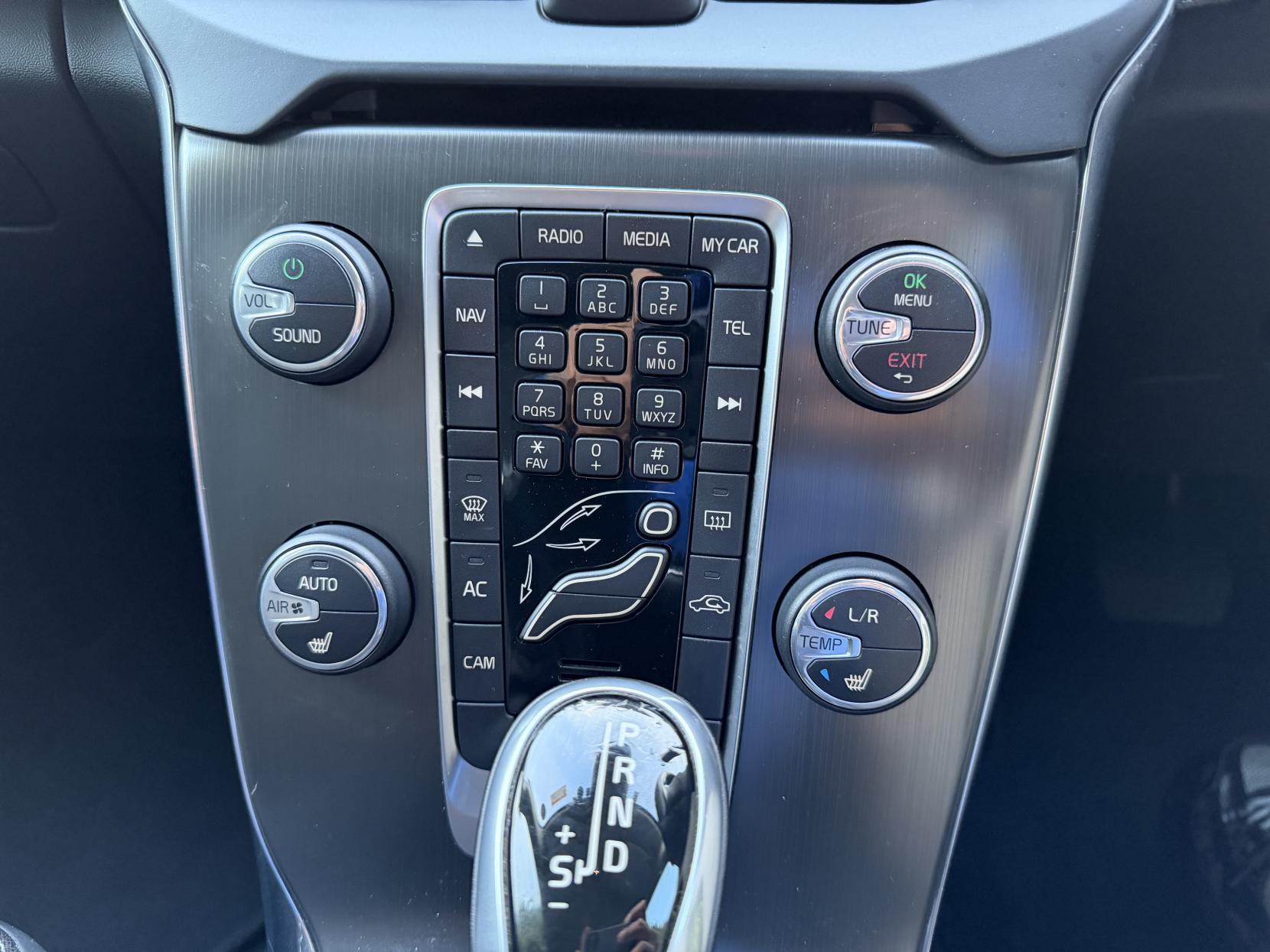 Volvo V40 1.6 T4 SE Hatchback 5dr Petrol Powershift Euro 5 (s/s) (180 ps)