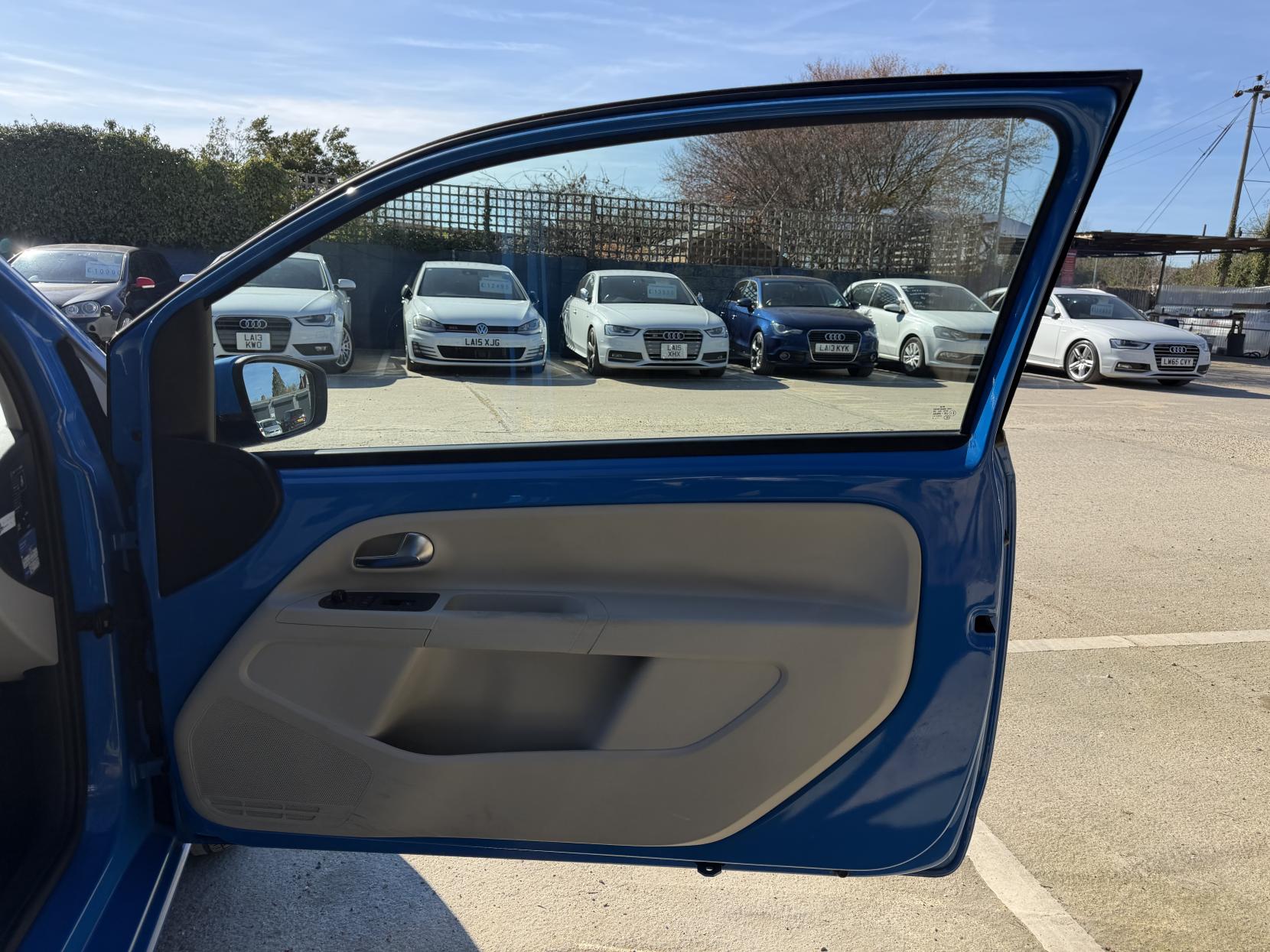 Volkswagen up! 1.0 Move up! Hatchback 3dr Petrol ASG Euro 6 (60 ps)