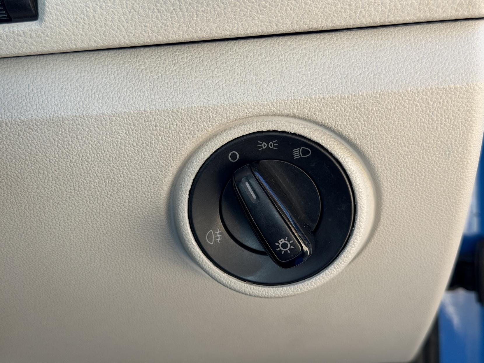 Volkswagen up! 1.0 Move up! Hatchback 3dr Petrol ASG Euro 6 (60 ps)