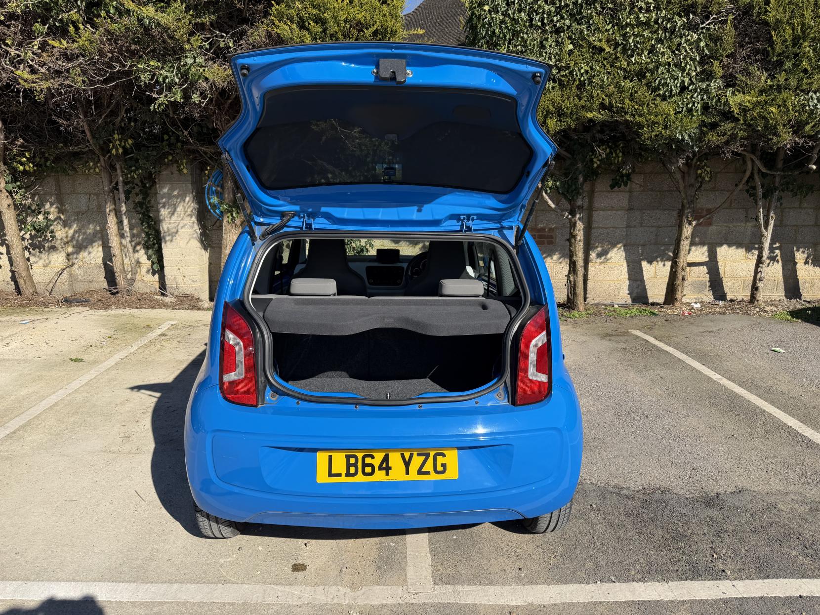 Volkswagen up! 1.0 Move up! Hatchback 3dr Petrol ASG Euro 6 (60 ps)