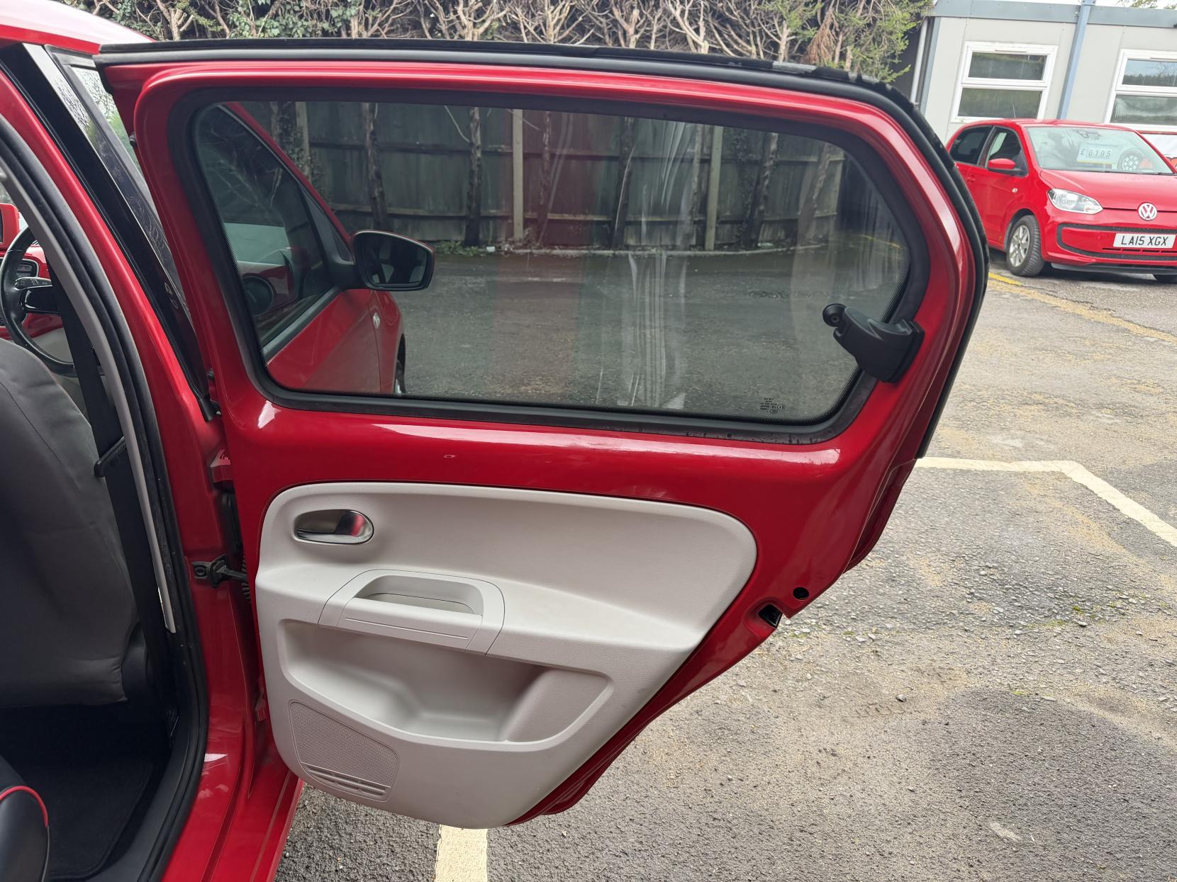 Volkswagen up! 1.0 High up! Hatchback 5dr Petrol ASG Euro 6 (75 ps)