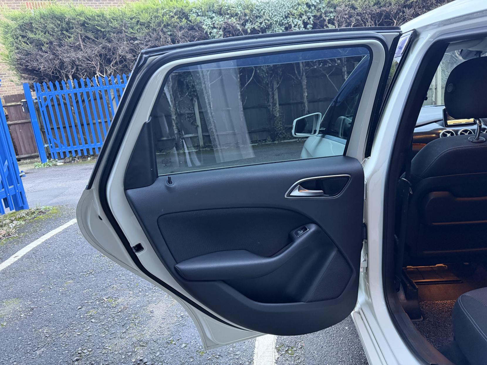 Mercedes-Benz B Class 1.6 B180 BlueEfficiency Sport MPV 5dr Petrol 7G-DCT Euro 5 (s/s) (122 ps)