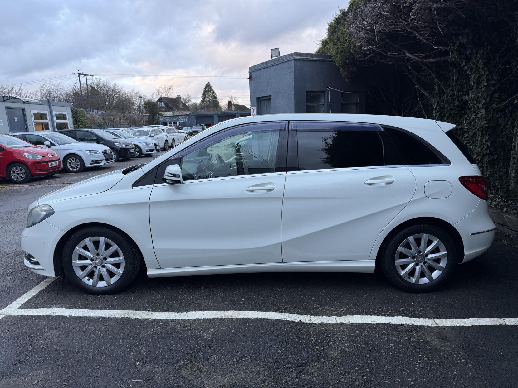 Mercedes-Benz B Class 1.6 B180 BlueEfficiency Sport MPV 5dr Petrol 7G-DCT Euro 5 (s/s) (122 ps)